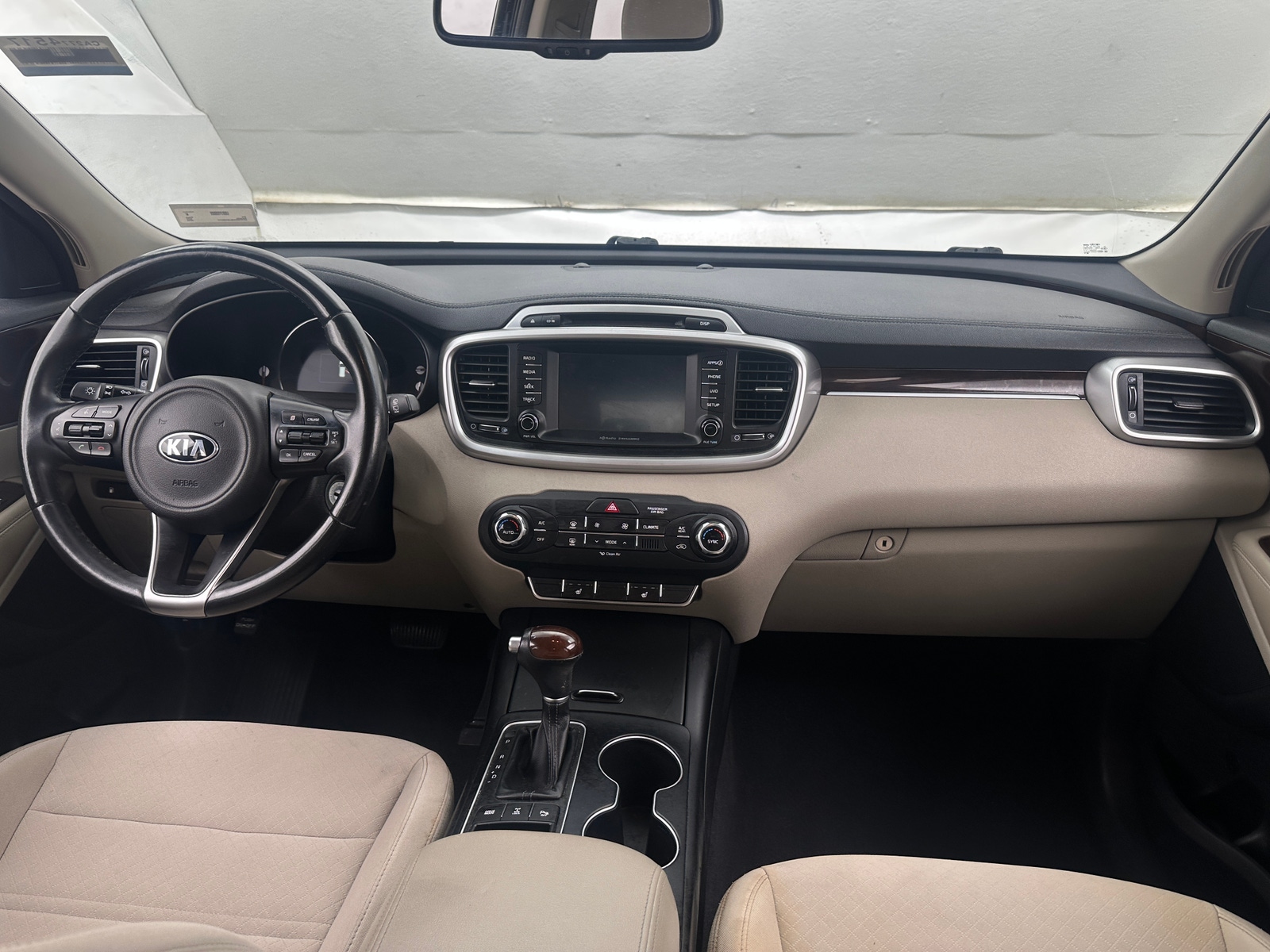 Thumbnail: 2018 Kia Sorento - 3