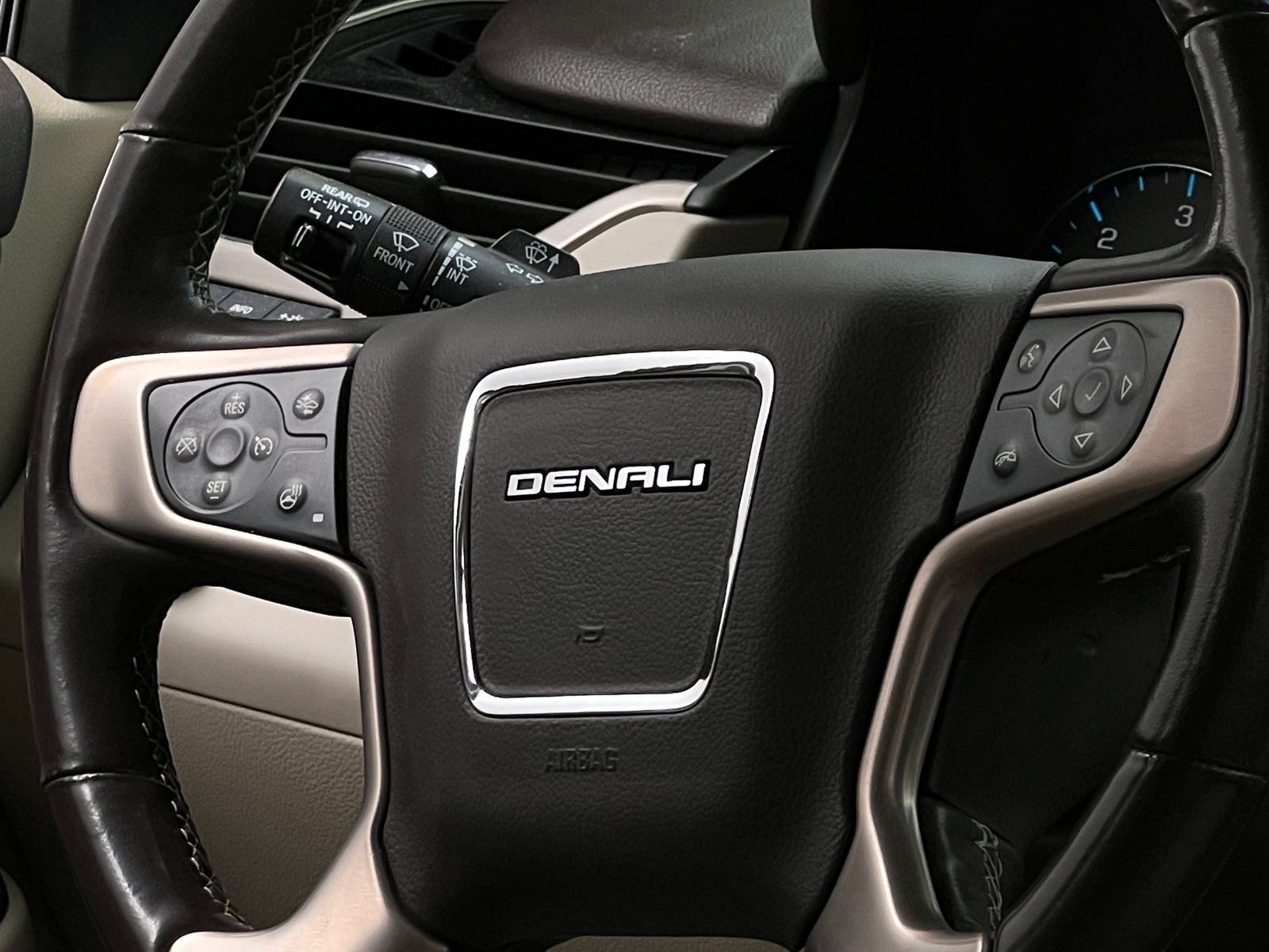 Thumbnail: 2019 GMC Yukon XL - 4