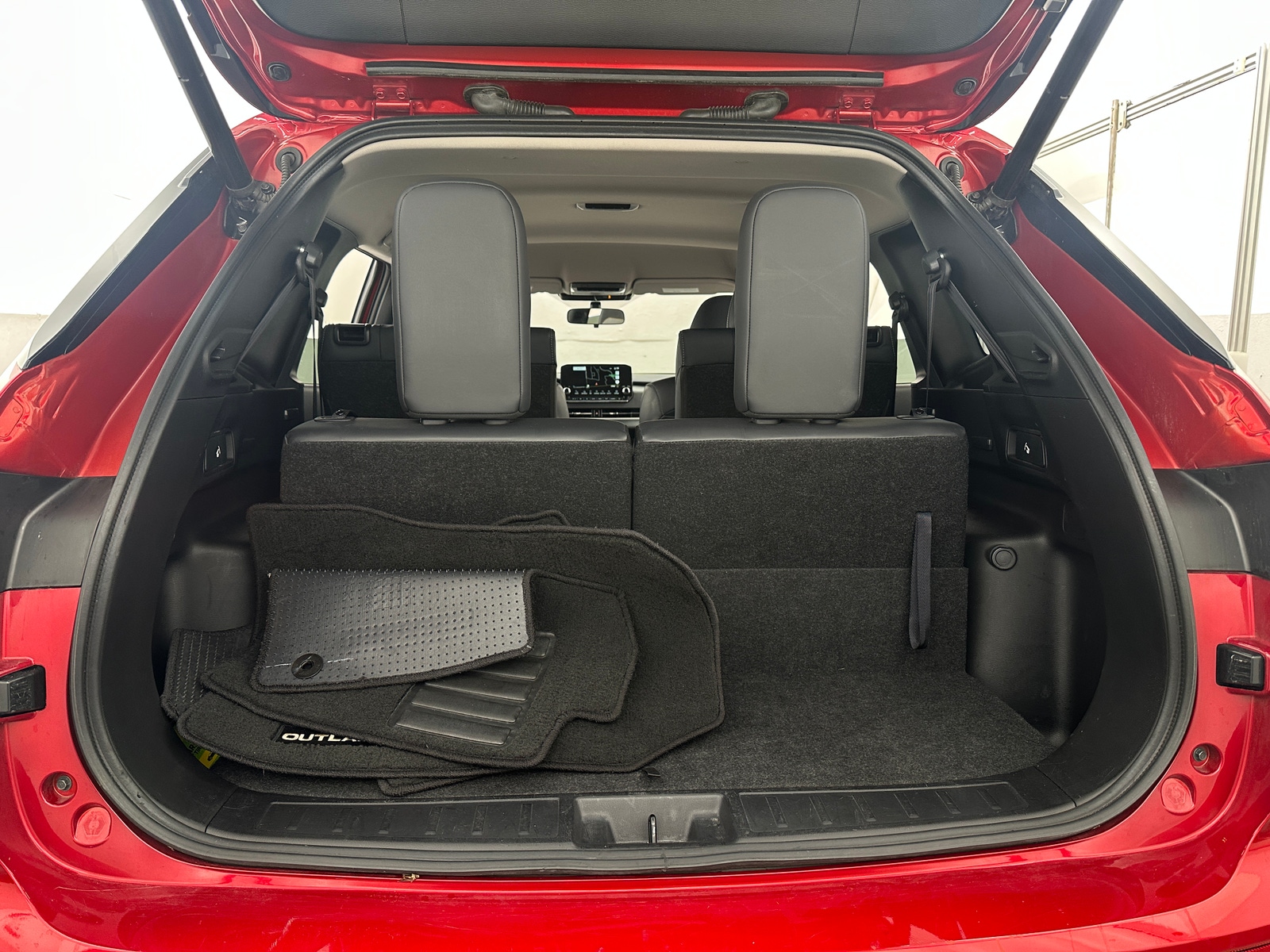 Thumbnail: 2024 Mitsubishi Outlander - 6