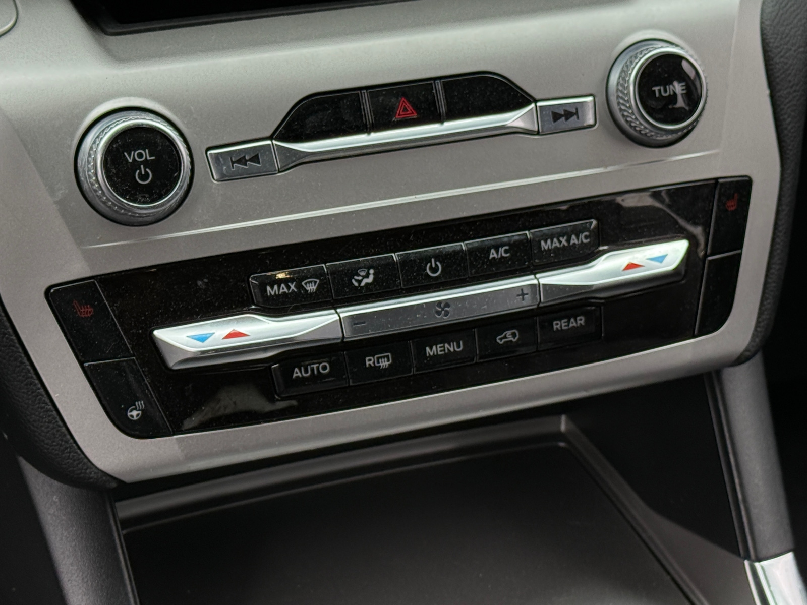 Thumbnail: 2021 Ford Explorer - 4