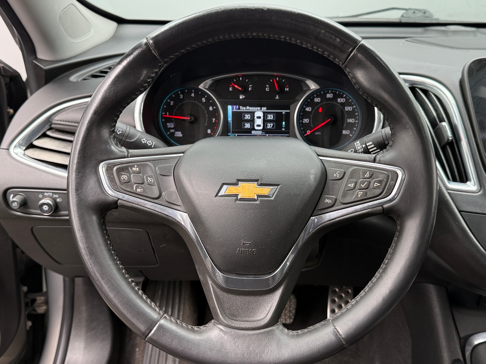 Thumbnail: 2017 Chevrolet Malibu - 5