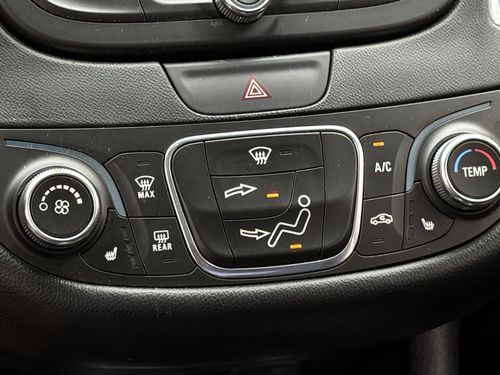 Thumbnail: 2017 Chevrolet Malibu - 4