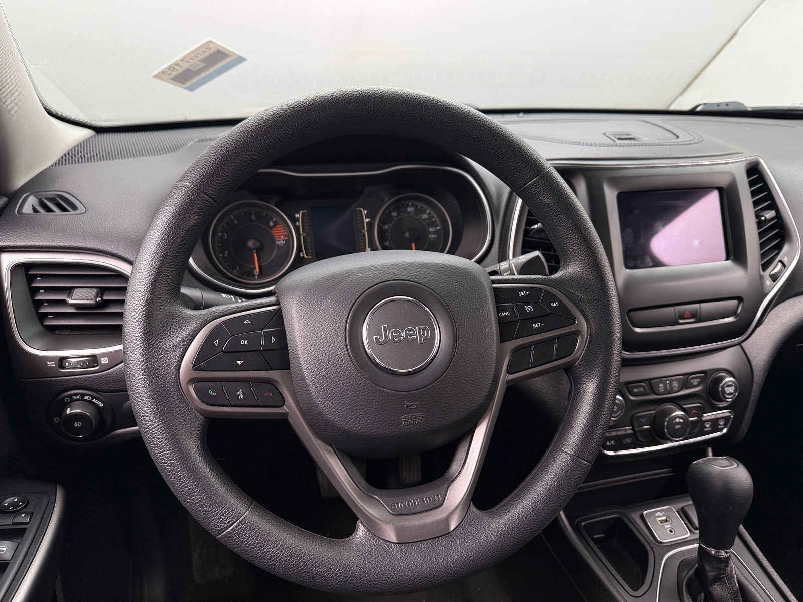 Thumbnail: 2019 Jeep Cherokee - 5