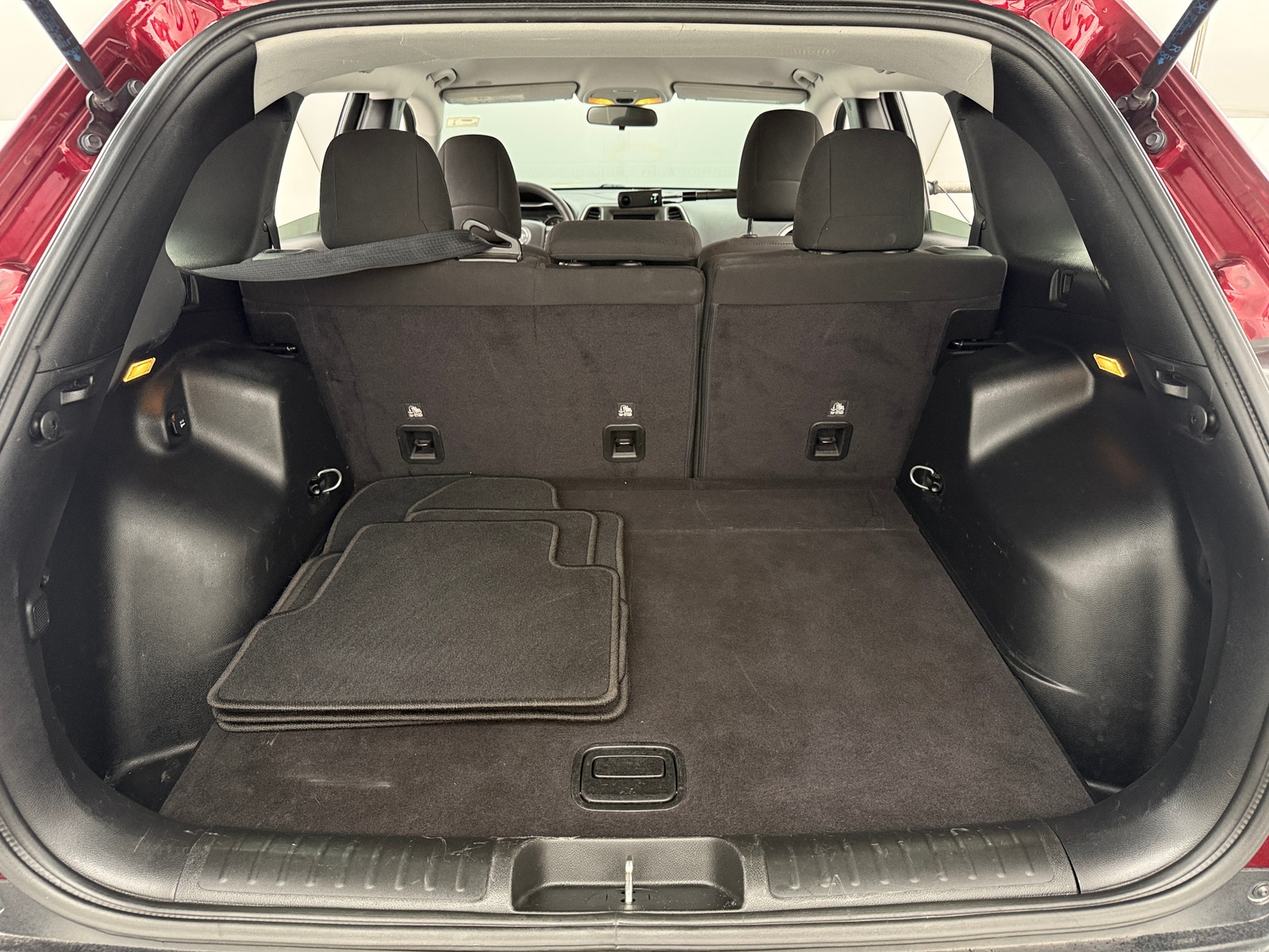 Thumbnail: 2019 Jeep Cherokee - 7