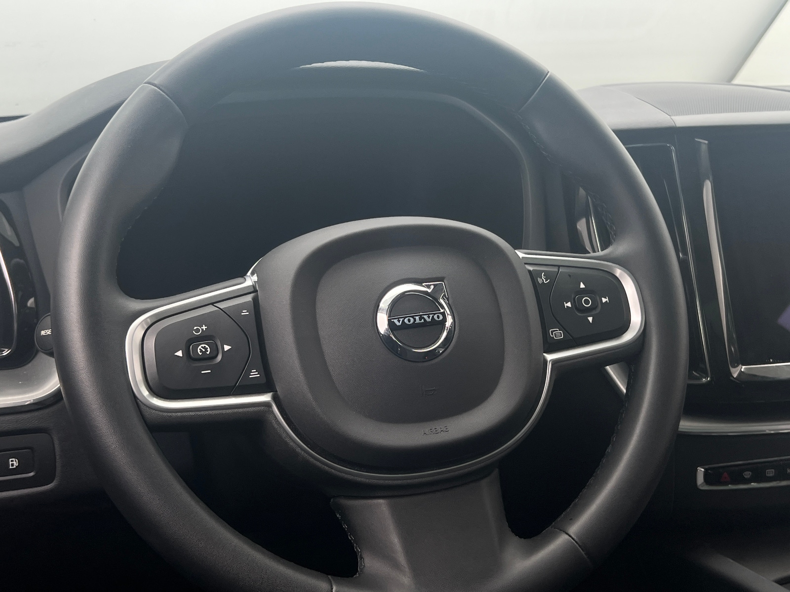 Thumbnail: 2023 Volvo XC60 - 5