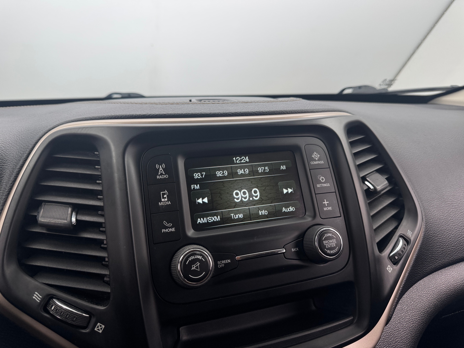 Thumbnail: 2016 Jeep Cherokee - 4