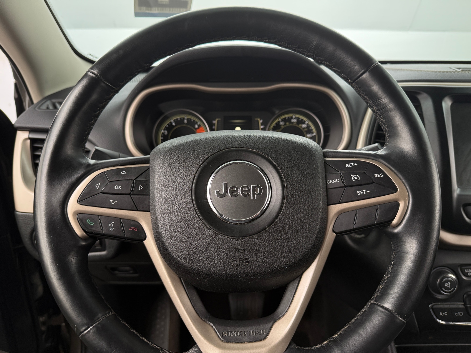 Thumbnail: 2016 Jeep Cherokee - 5