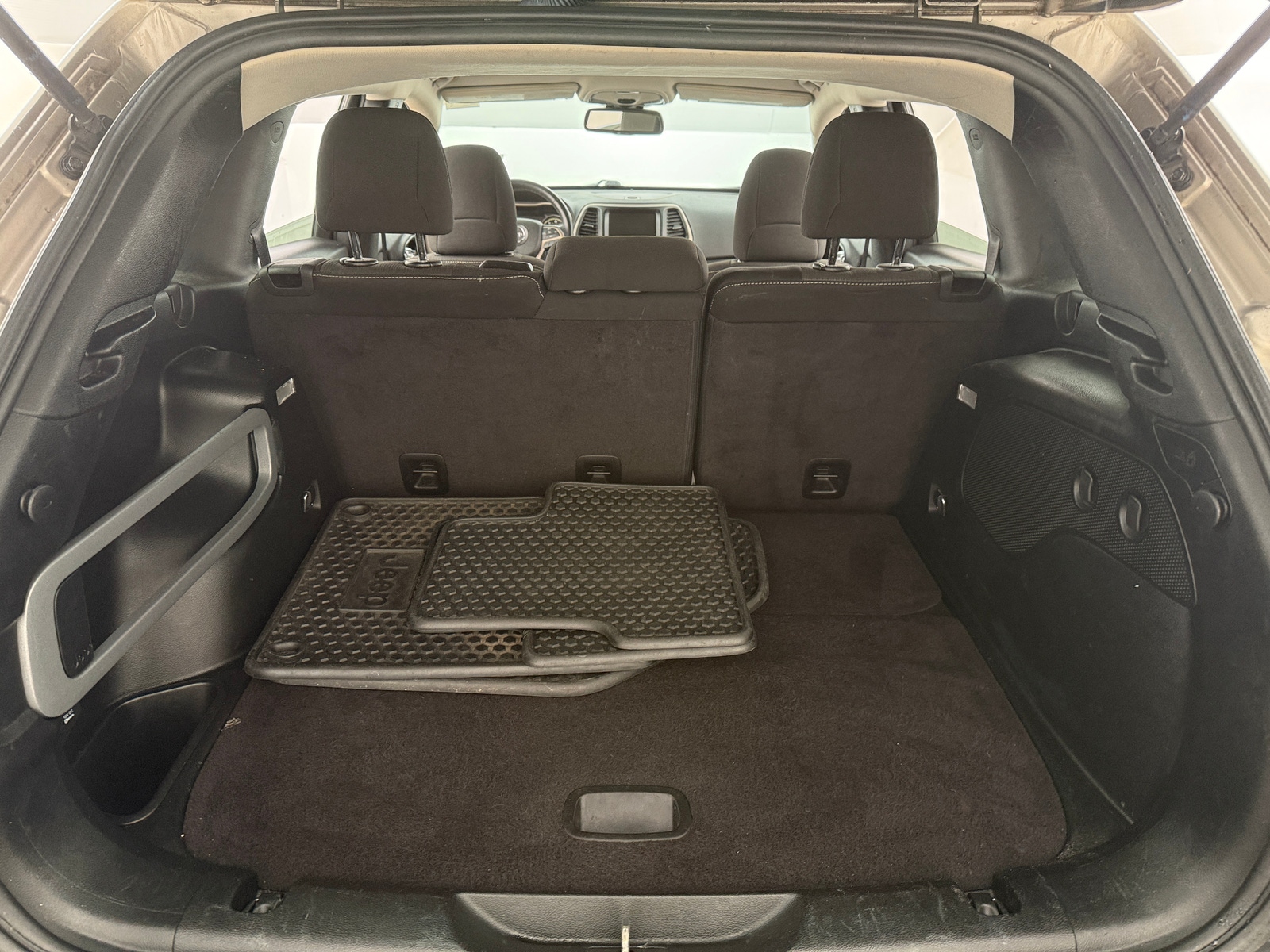 Thumbnail: 2016 Jeep Cherokee - 7