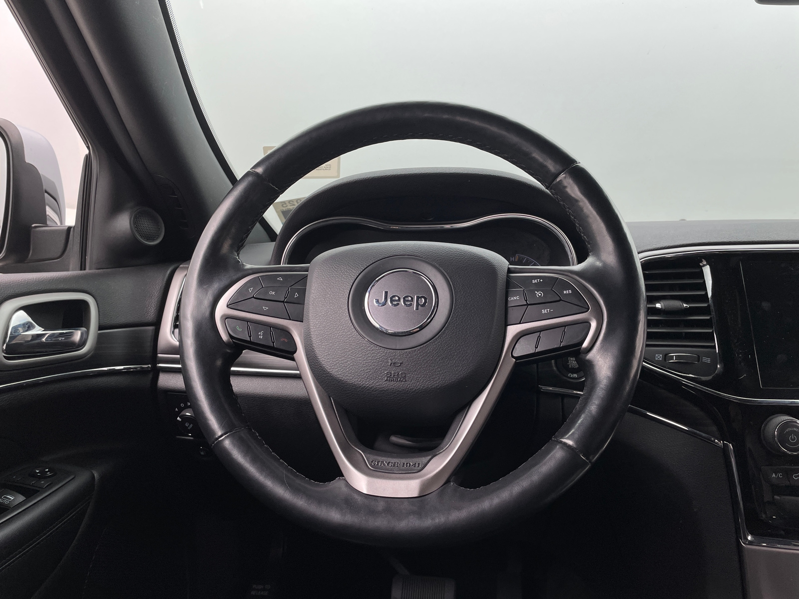 Thumbnail: 2020 Jeep Grand Cherokee - 4