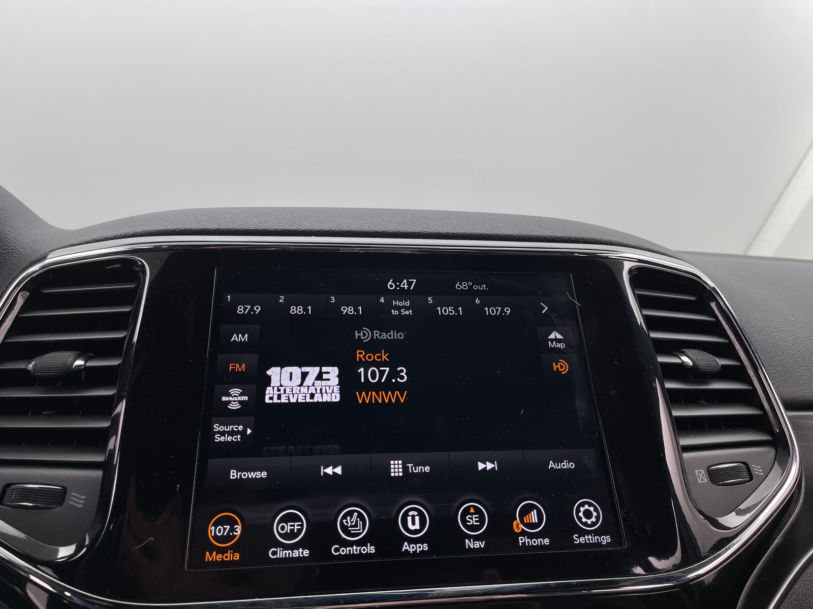 Thumbnail: 2020 Jeep Grand Cherokee - 3