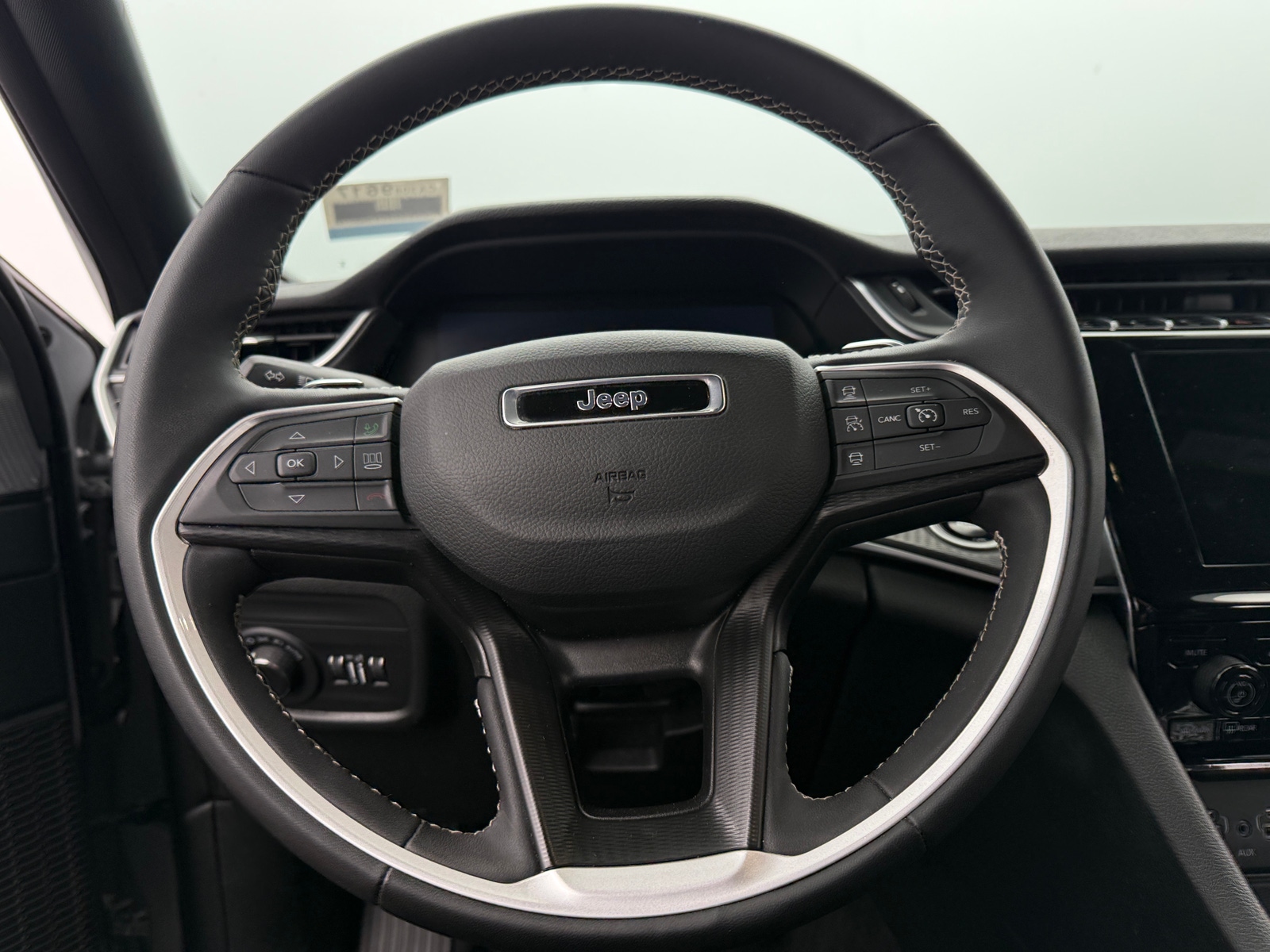 Thumbnail: 2024 Jeep Grand Cherokee L - 4