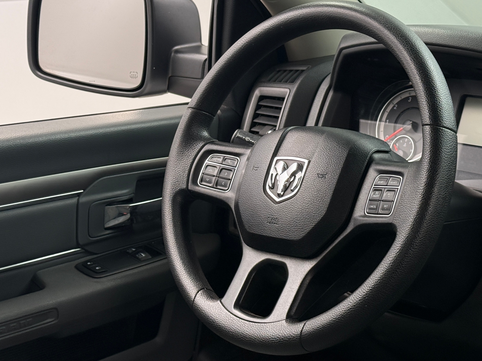 Thumbnail: 2019 RAM 1500 Classic - 4