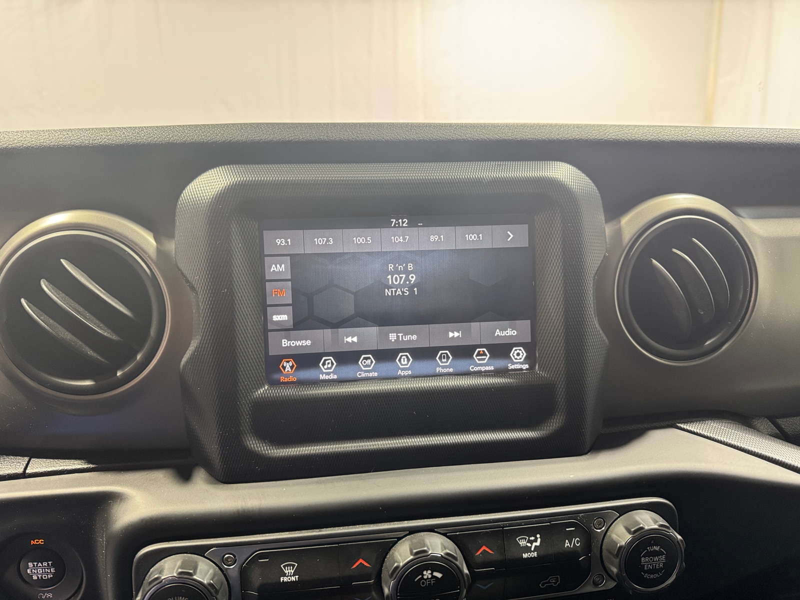 Thumbnail: 2020 Jeep Wrangler - 4