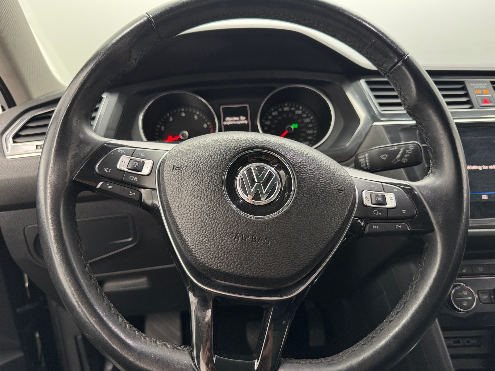 Thumbnail: 2018 Volkswagen Tiguan - 4