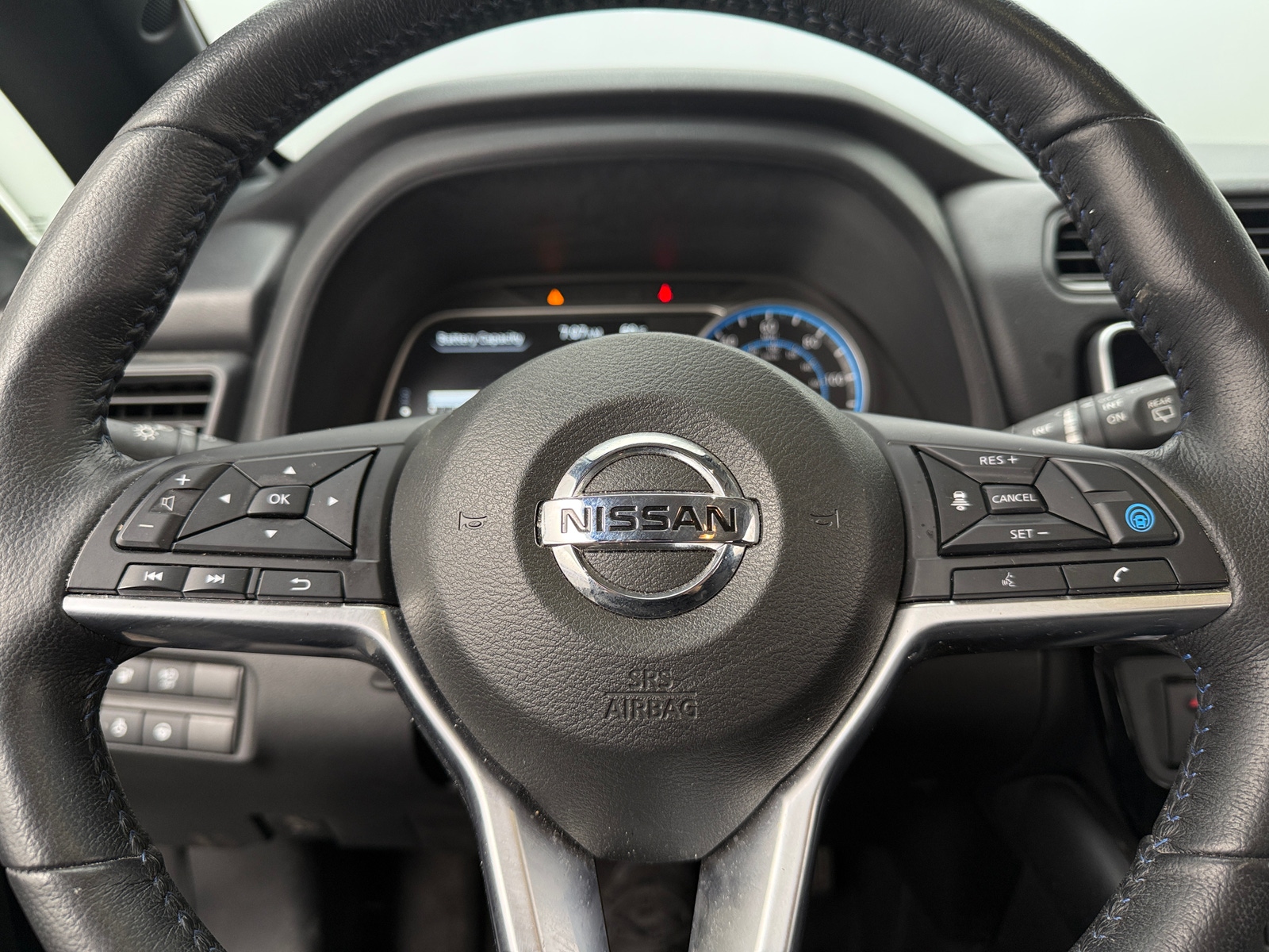 Thumbnail: 2022 Nissan Leaf - 5