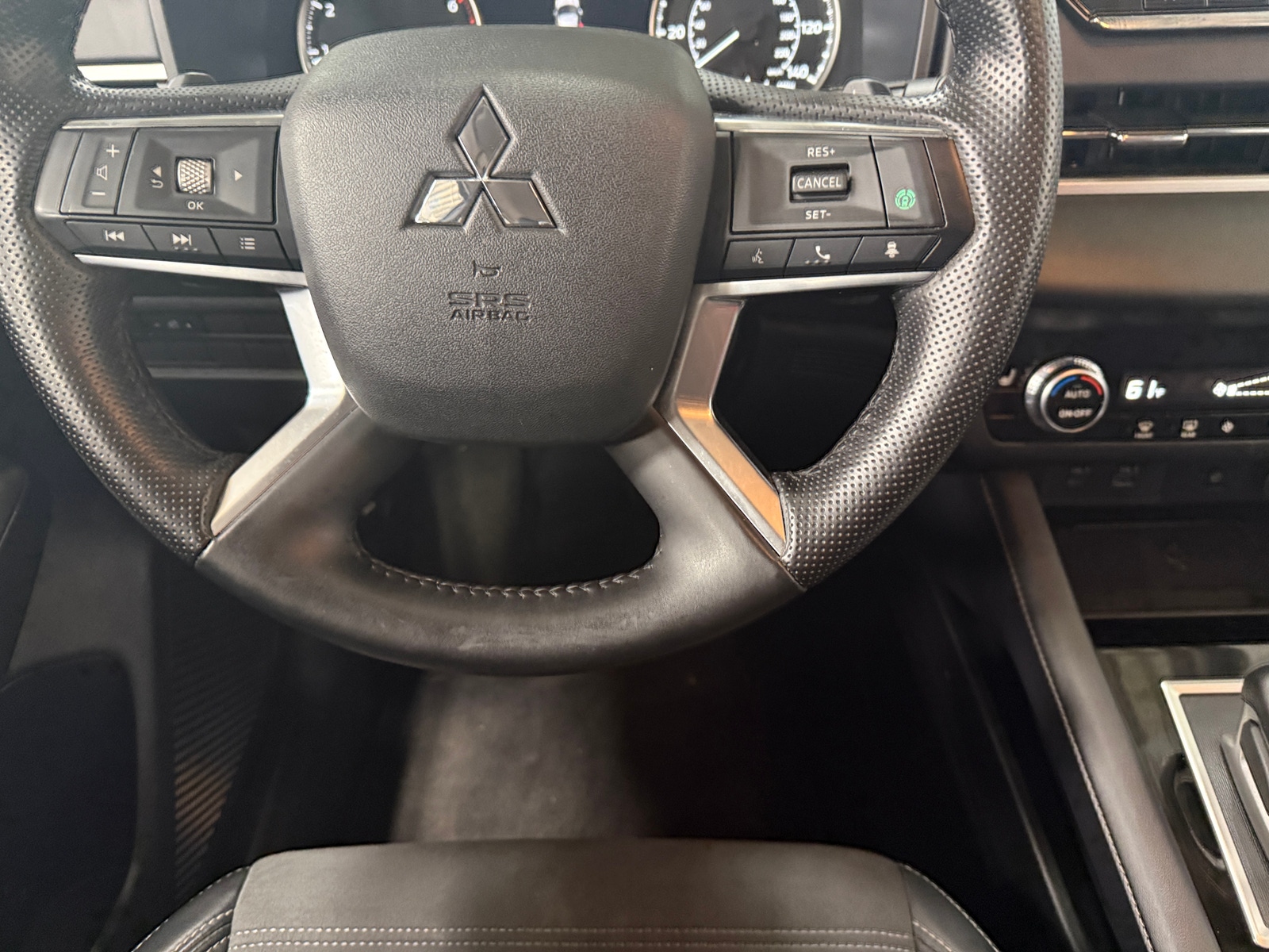 Thumbnail: 2024 Mitsubishi Outlander - 4