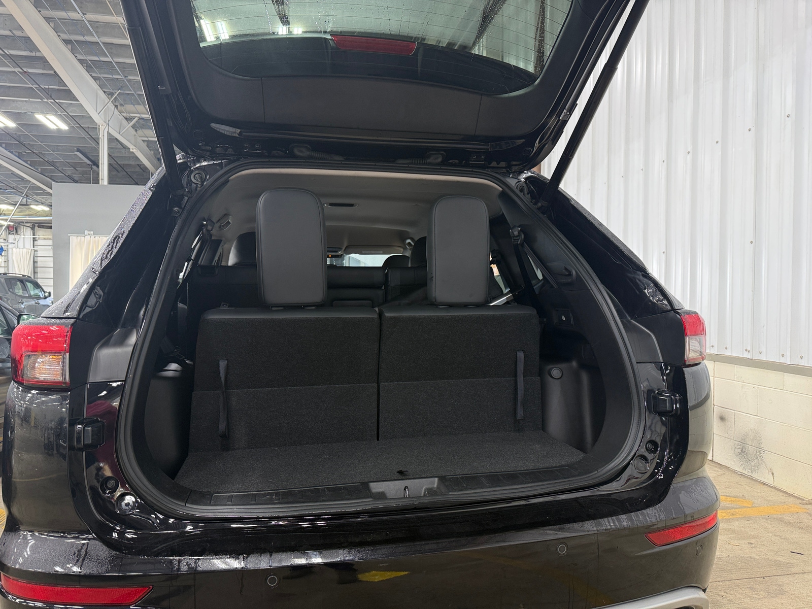 Thumbnail: 2024 Mitsubishi Outlander - 6