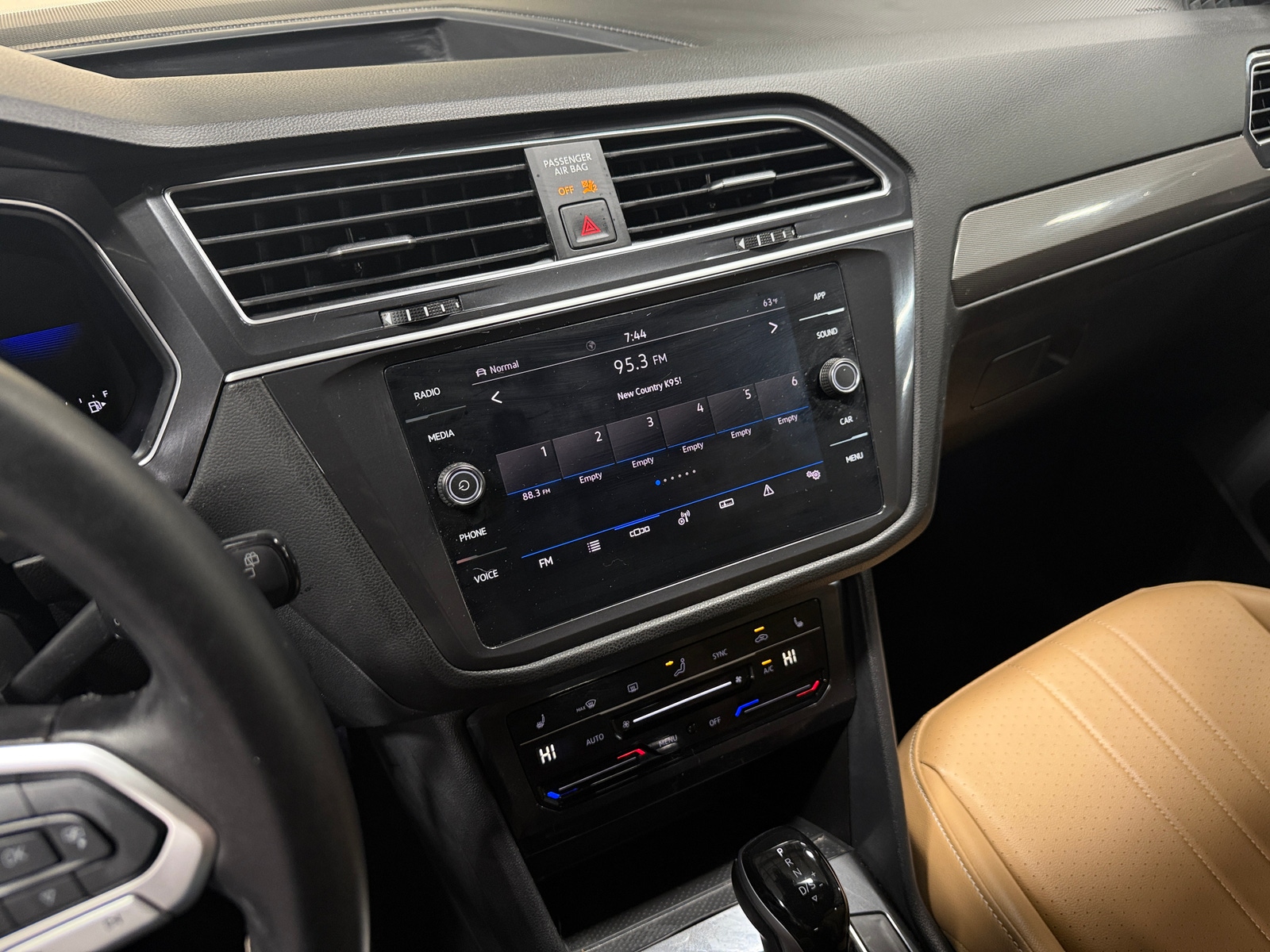 Thumbnail: 2024 Volkswagen Tiguan - 3