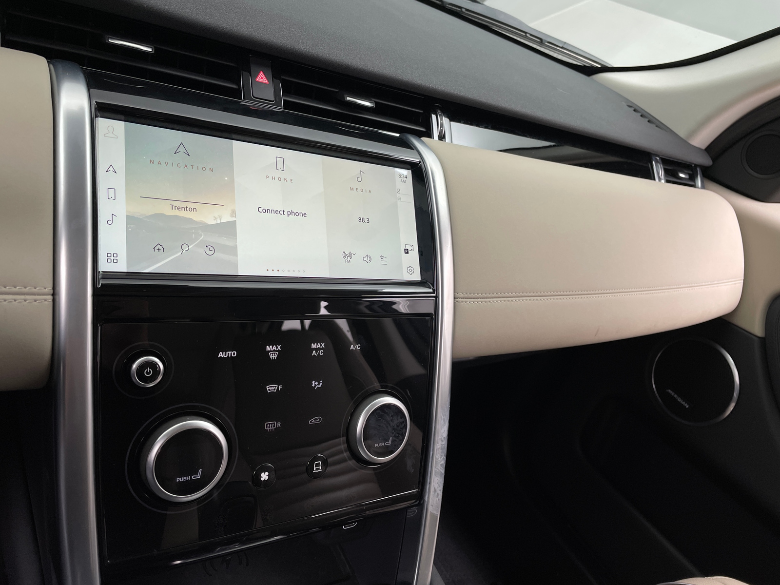 Thumbnail: 2023 Land Rover Discovery Sport - 3