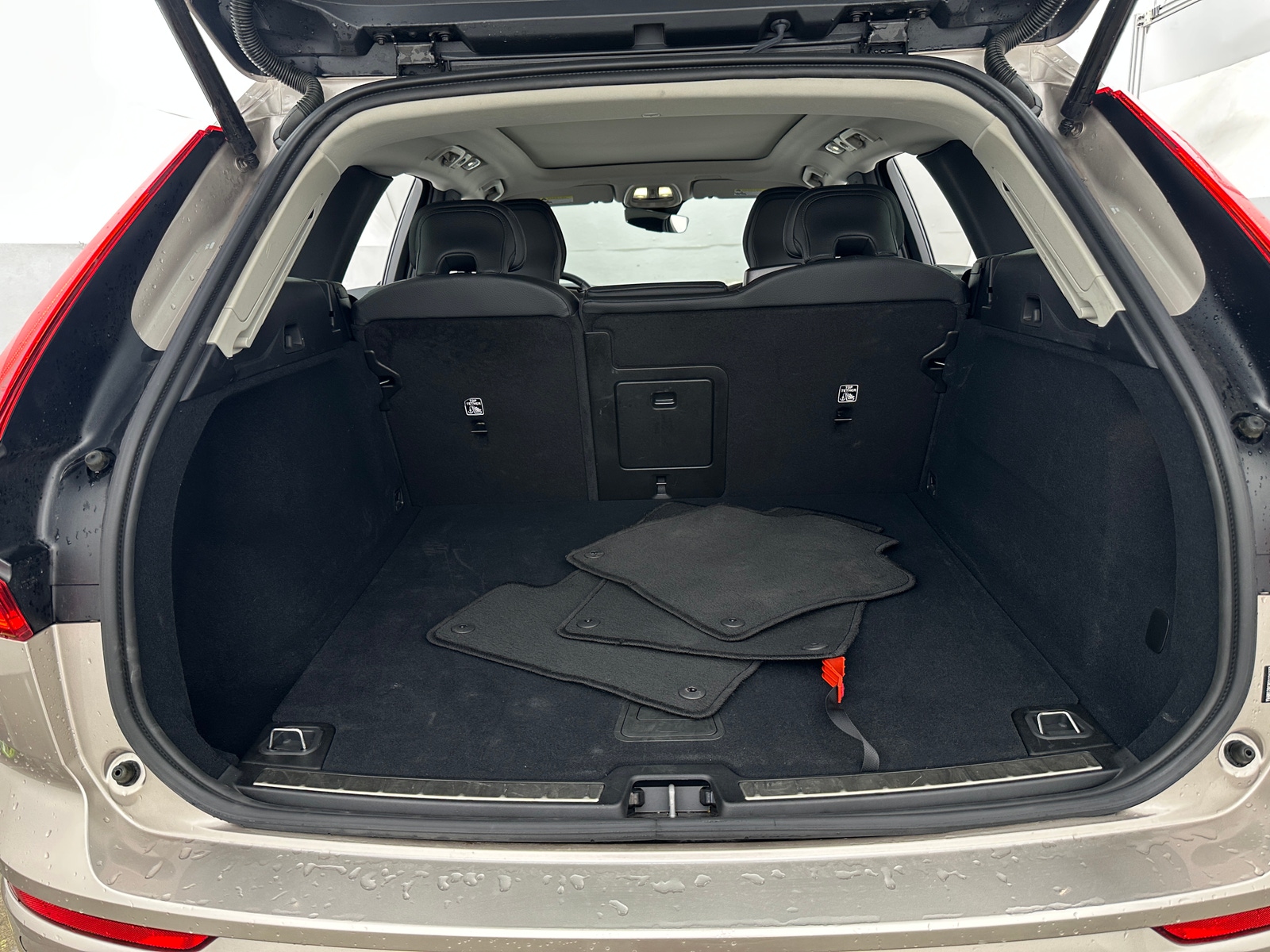 Thumbnail: 2025 Volvo XC60 - 6