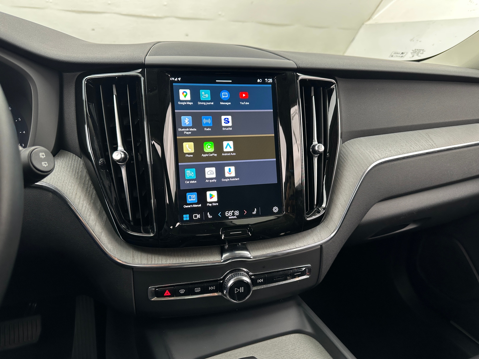 Thumbnail: 2025 Volvo XC60 - 3