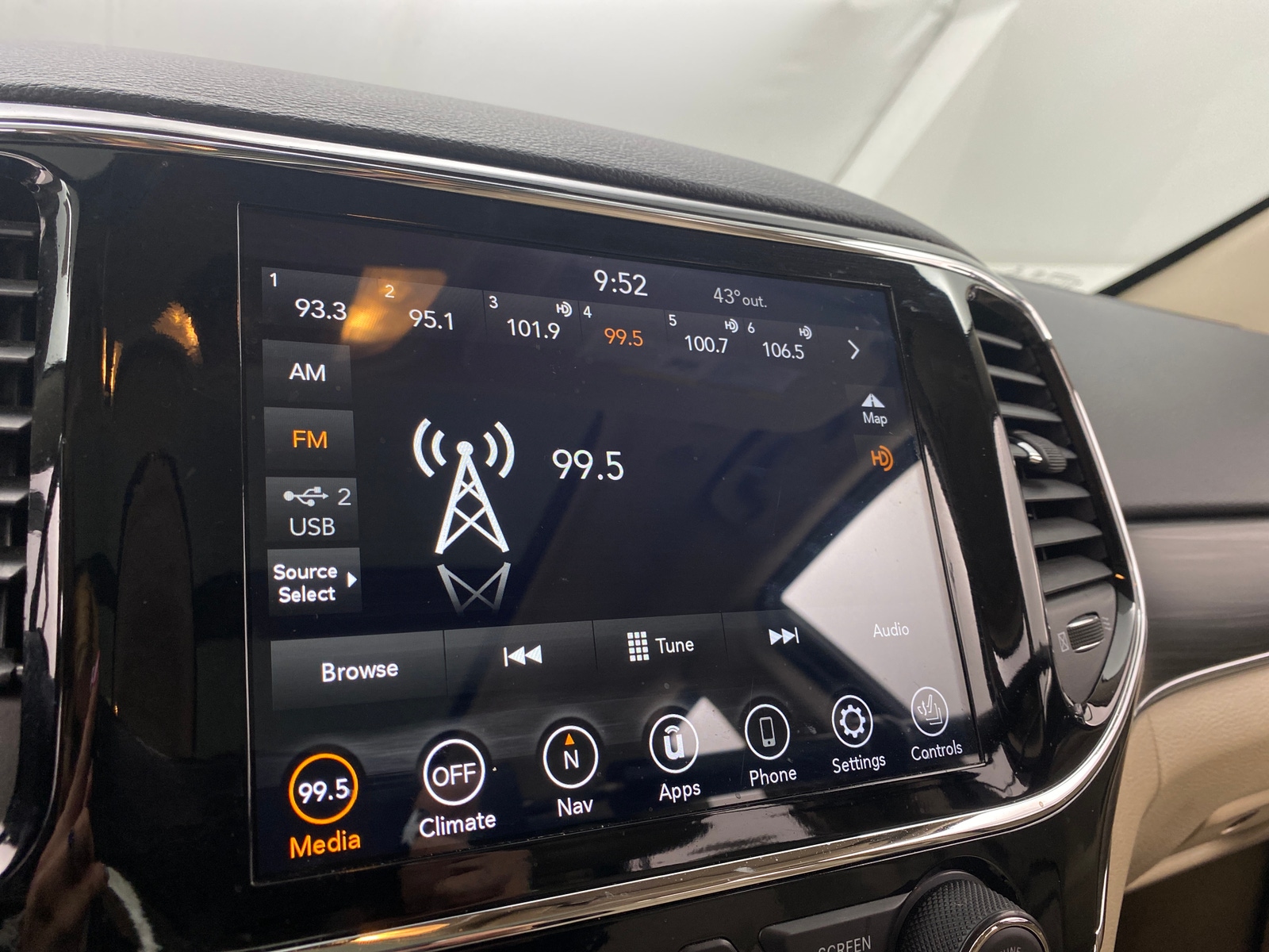 Thumbnail: 2020 Jeep Grand Cherokee - 3