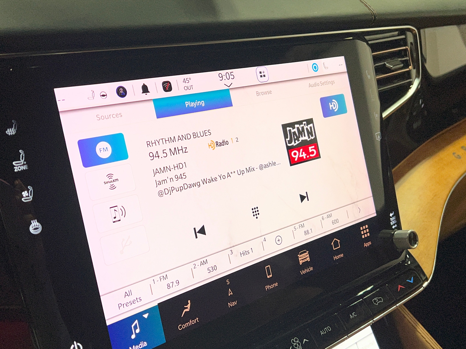 Thumbnail: 2022 Jeep Grand Wagoneer - 3