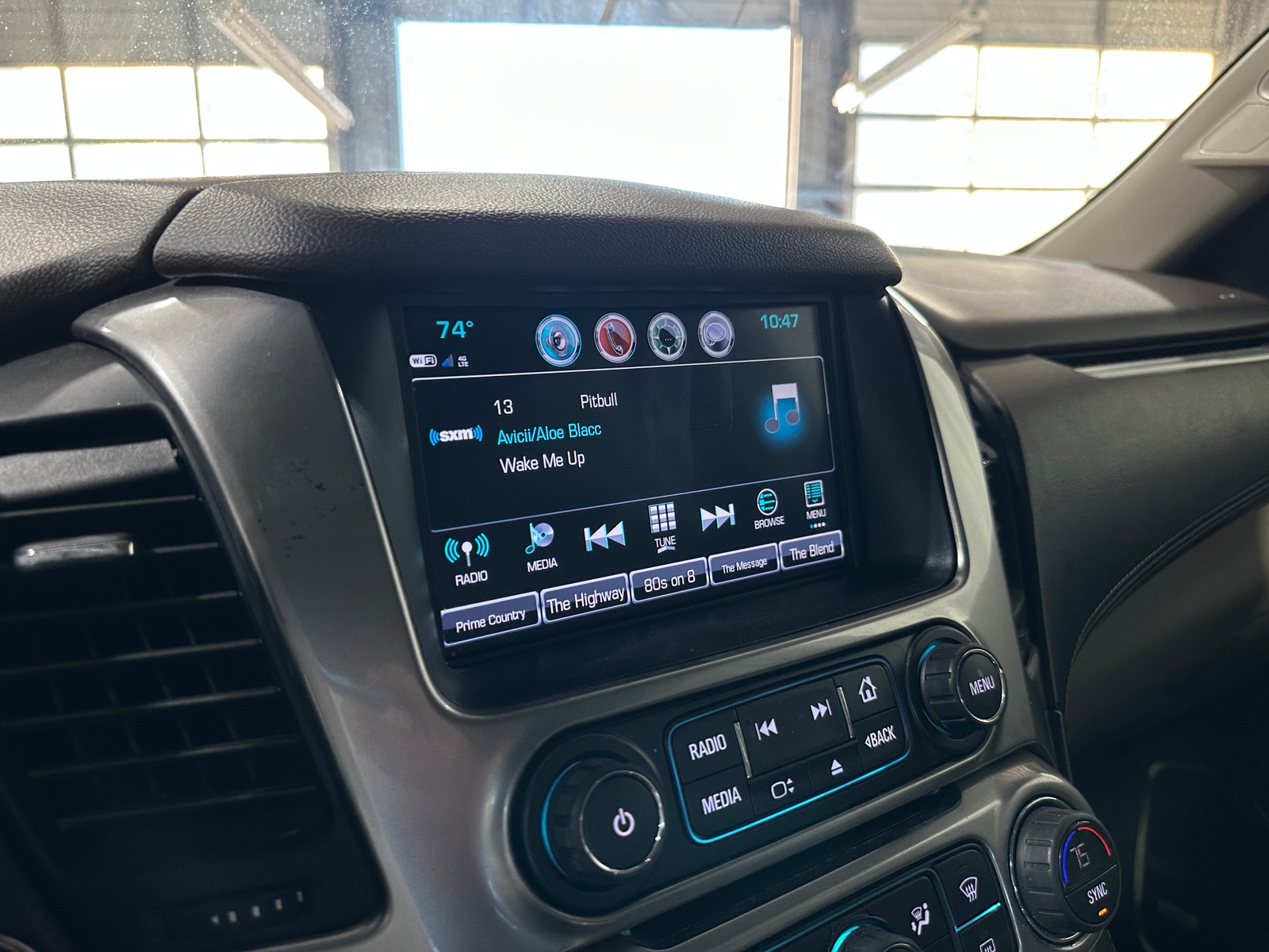 Thumbnail: 2019 Chevrolet Tahoe - 3