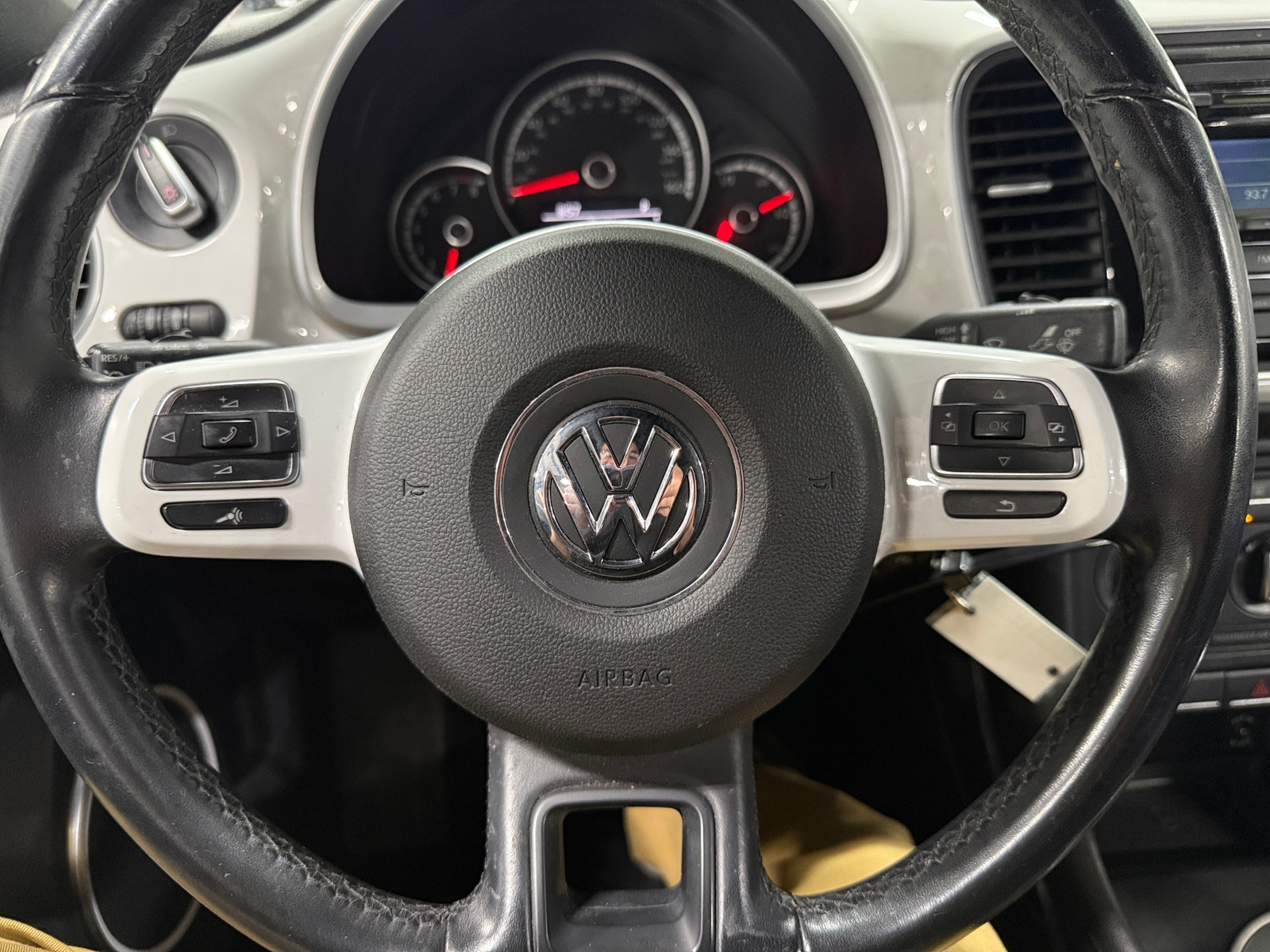 Thumbnail: 2015 Volkswagen Beetle - 4