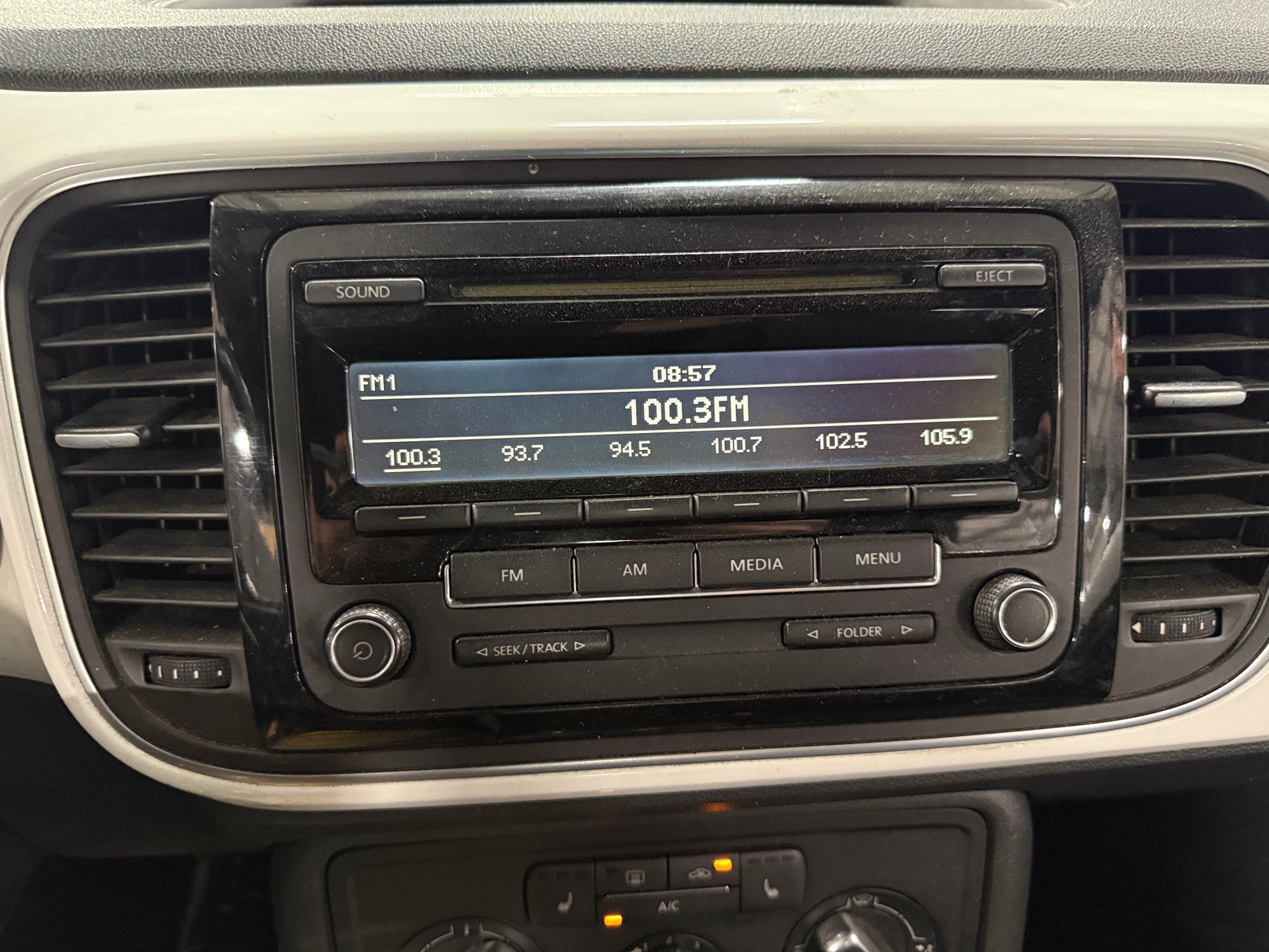 Thumbnail: 2015 Volkswagen Beetle - 3