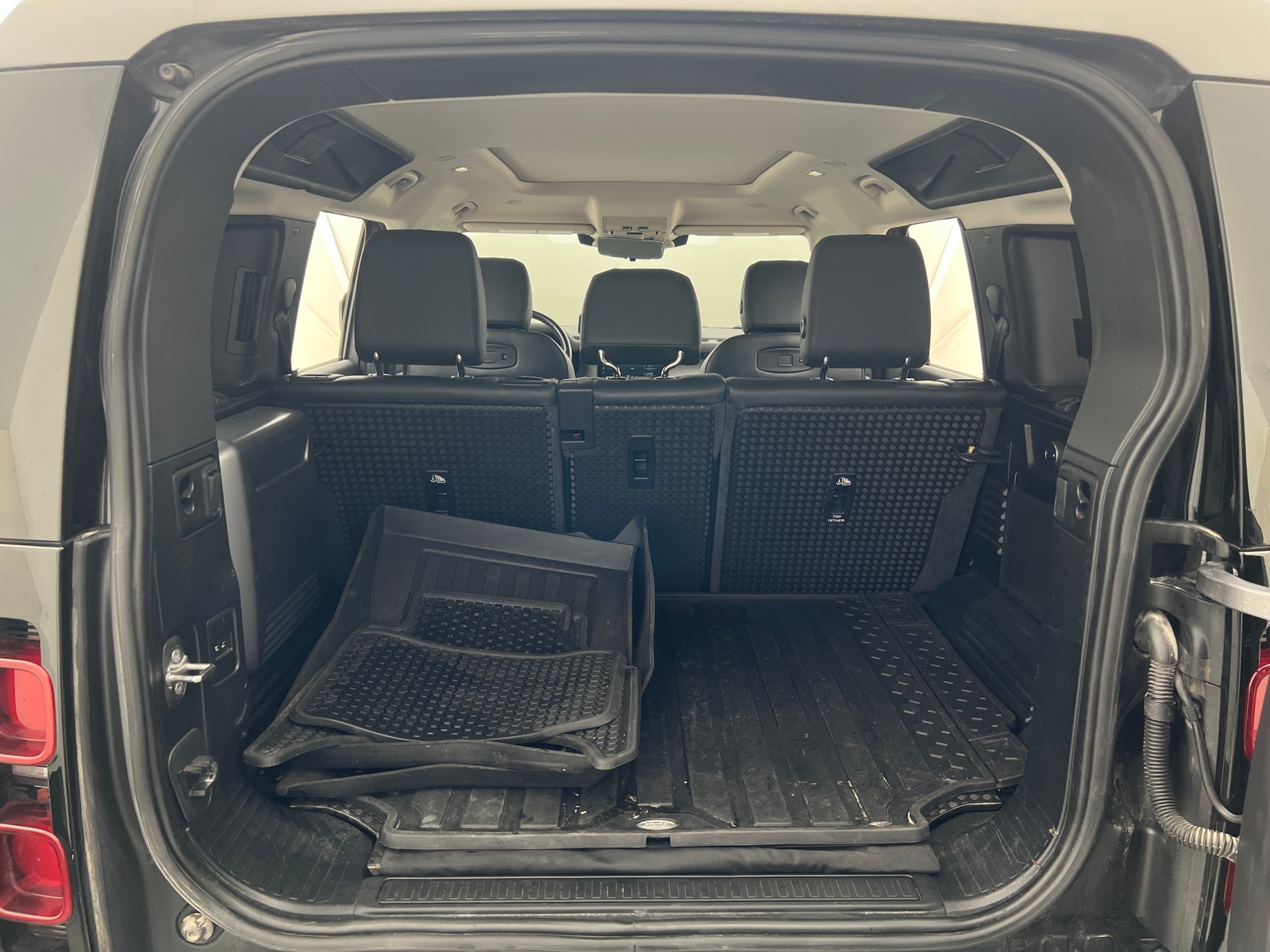 Thumbnail: 2021 Land Rover Defender - 6