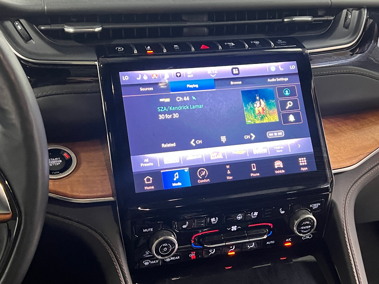 Thumbnail: 2022 Jeep Grand Cherokee - 3