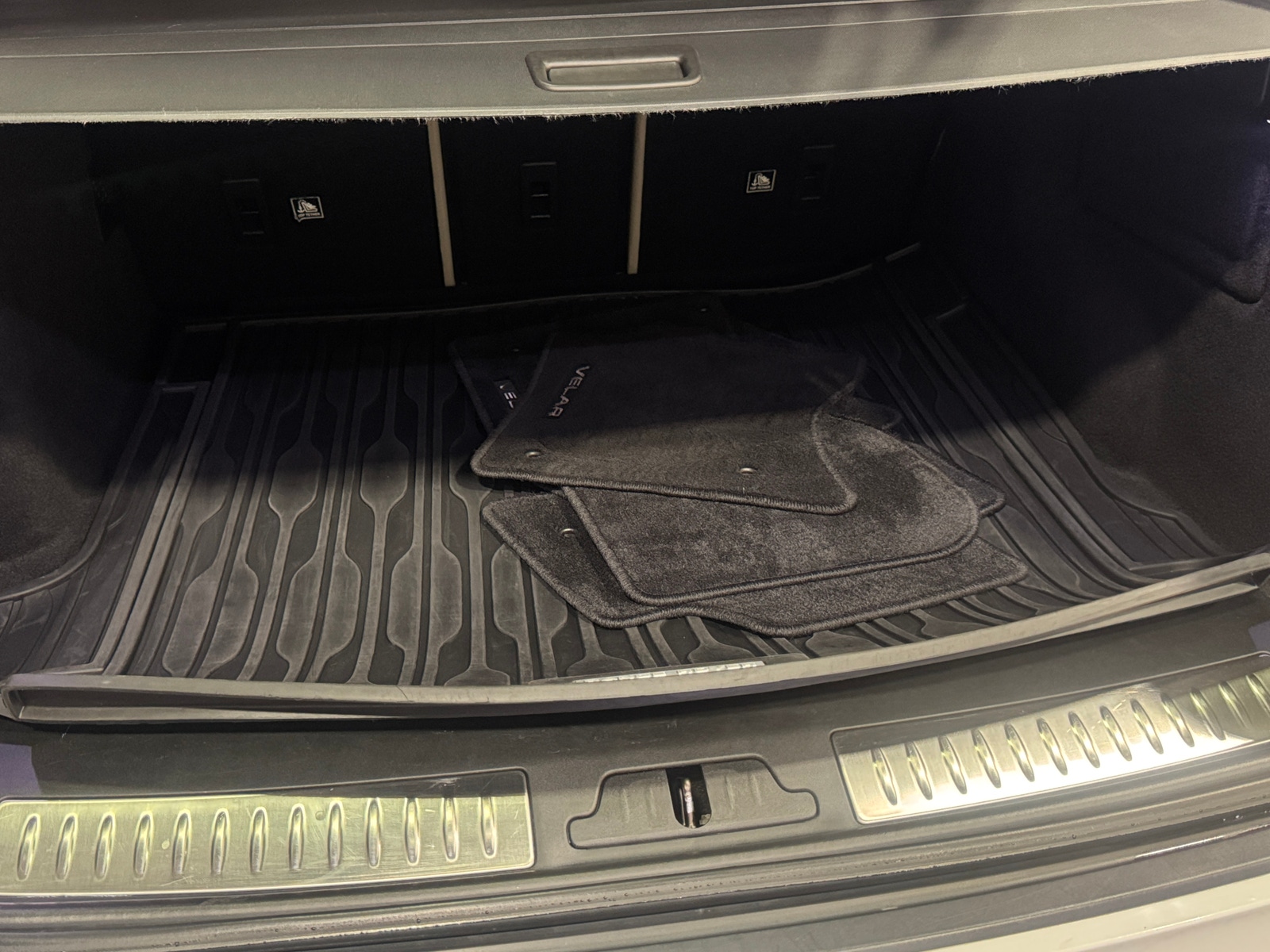 Thumbnail: 2018 Land Rover Range Rover Velar - 6