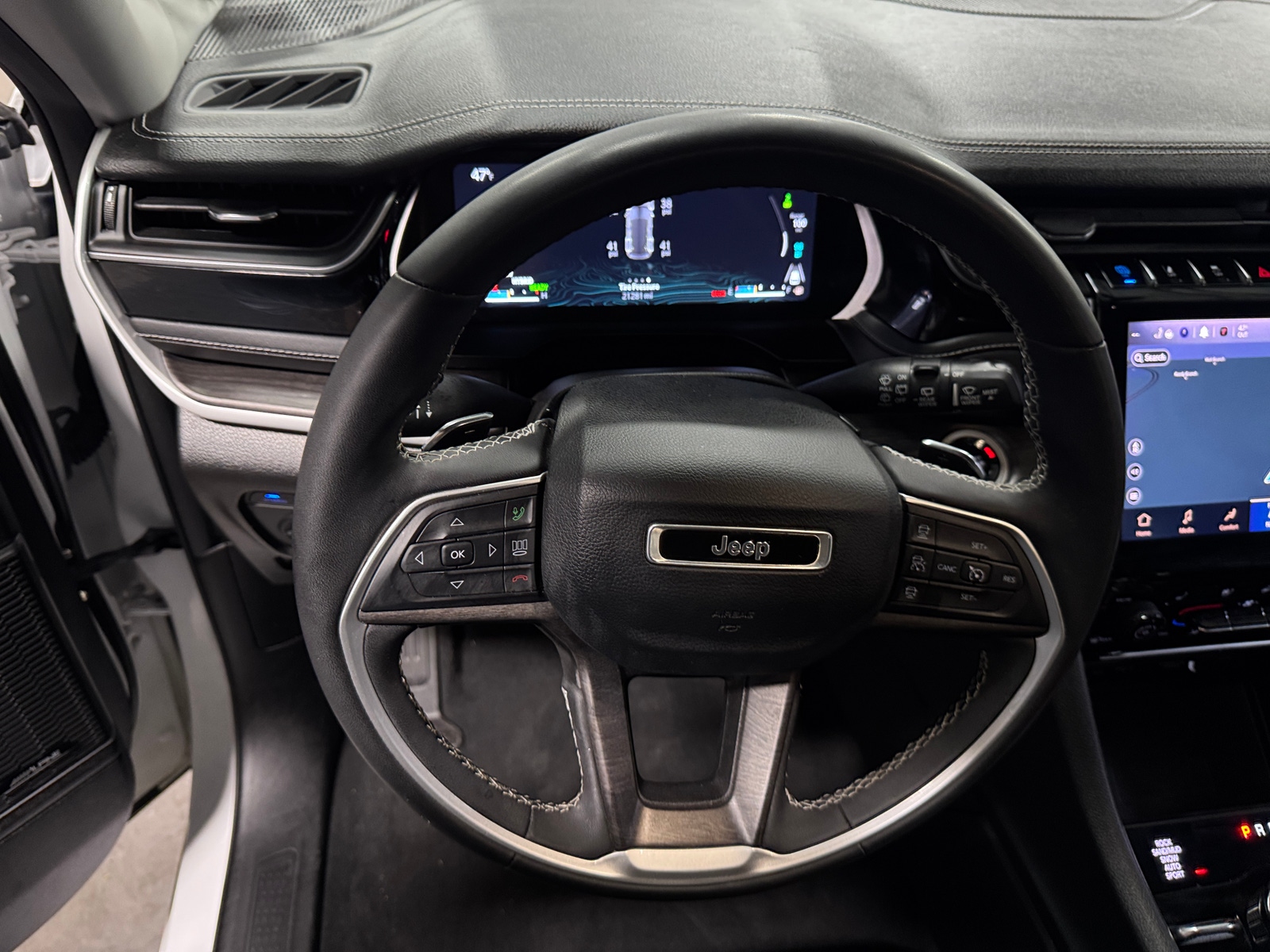 Thumbnail: 2023 Jeep Grand Cherokee - 4