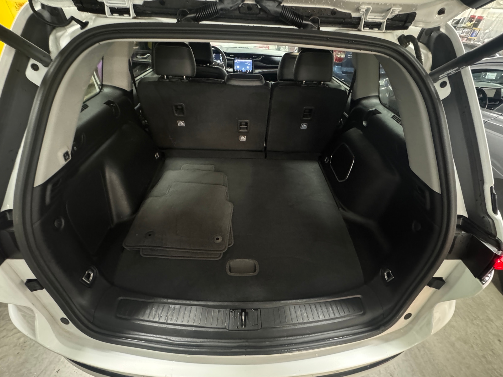 Thumbnail: 2023 Jeep Grand Cherokee - 6