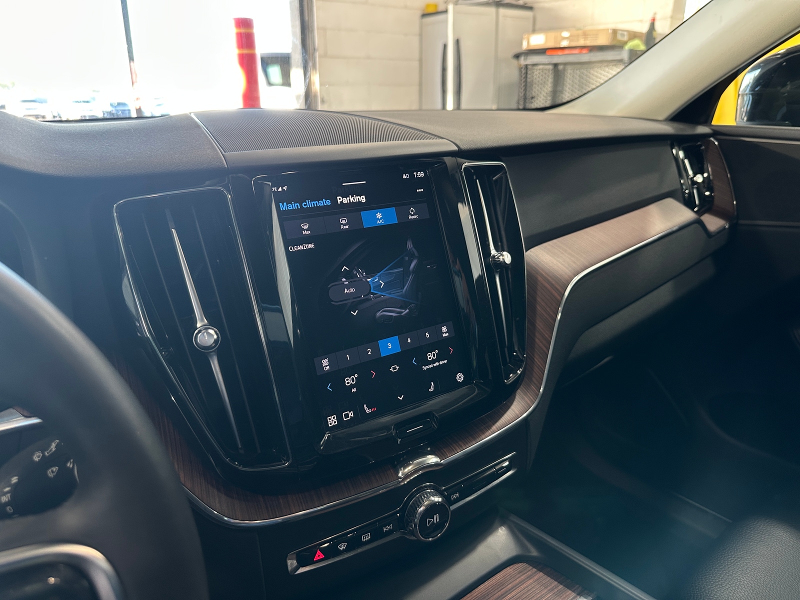 Thumbnail: 2024 Volvo XC60 - 3