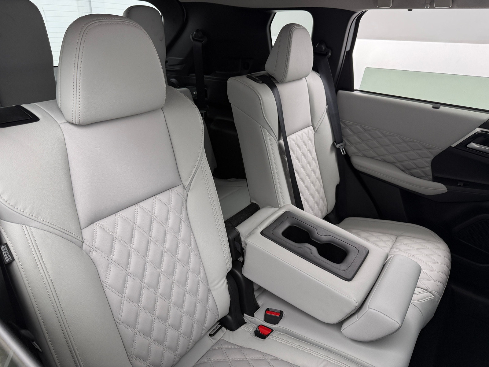 Thumbnail: 2024 Mitsubishi Outlander - 5