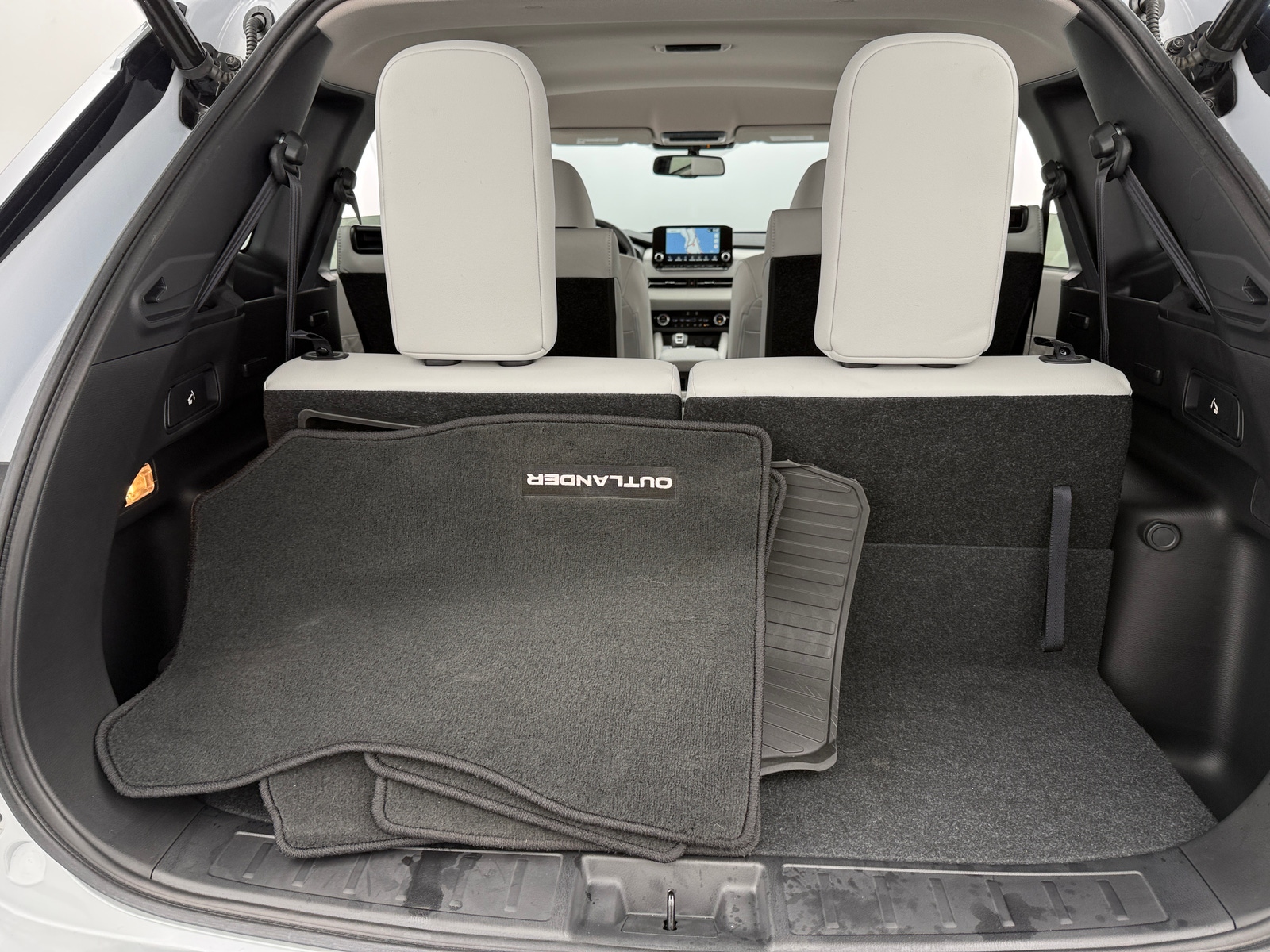 Thumbnail: 2024 Mitsubishi Outlander - 6