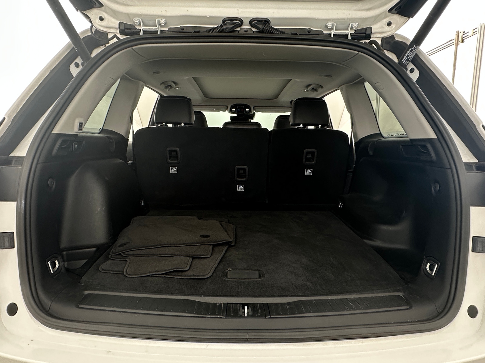 Thumbnail: 2023 Jeep Grand Cherokee - 6