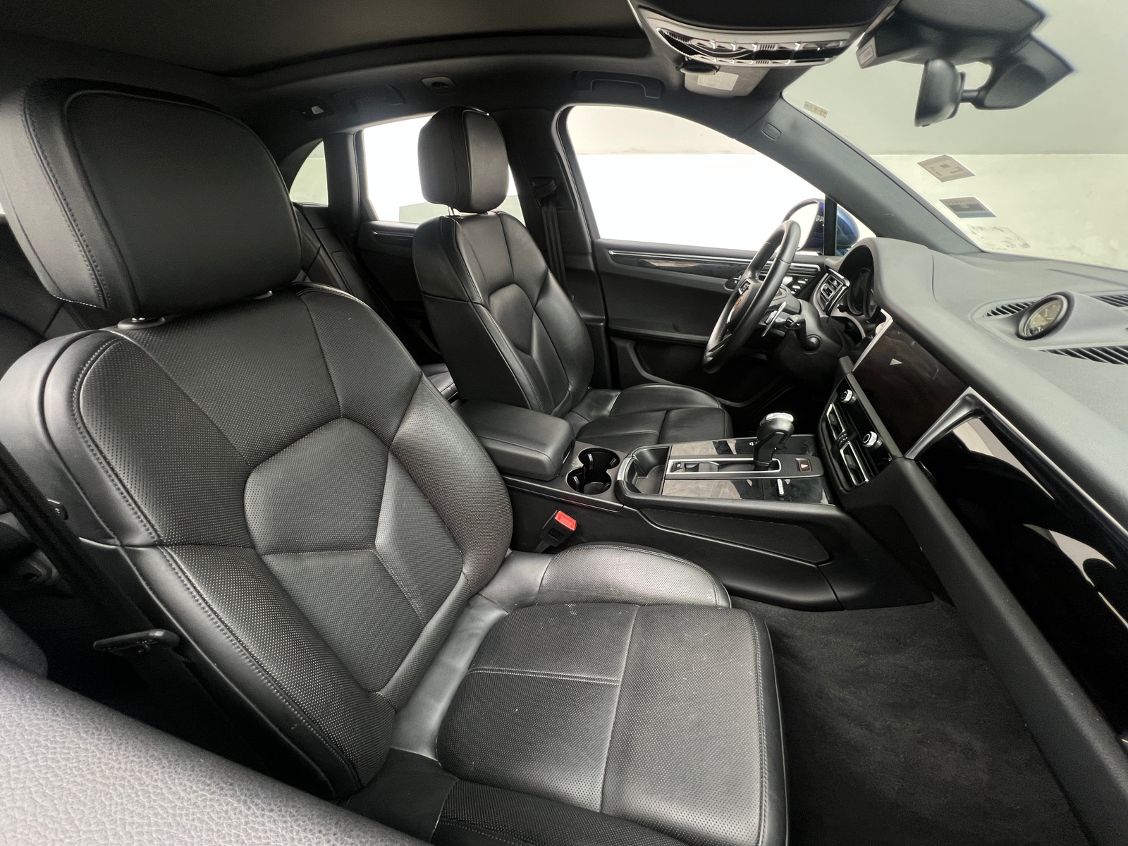 Thumbnail: 2022 Porsche Macan - 2