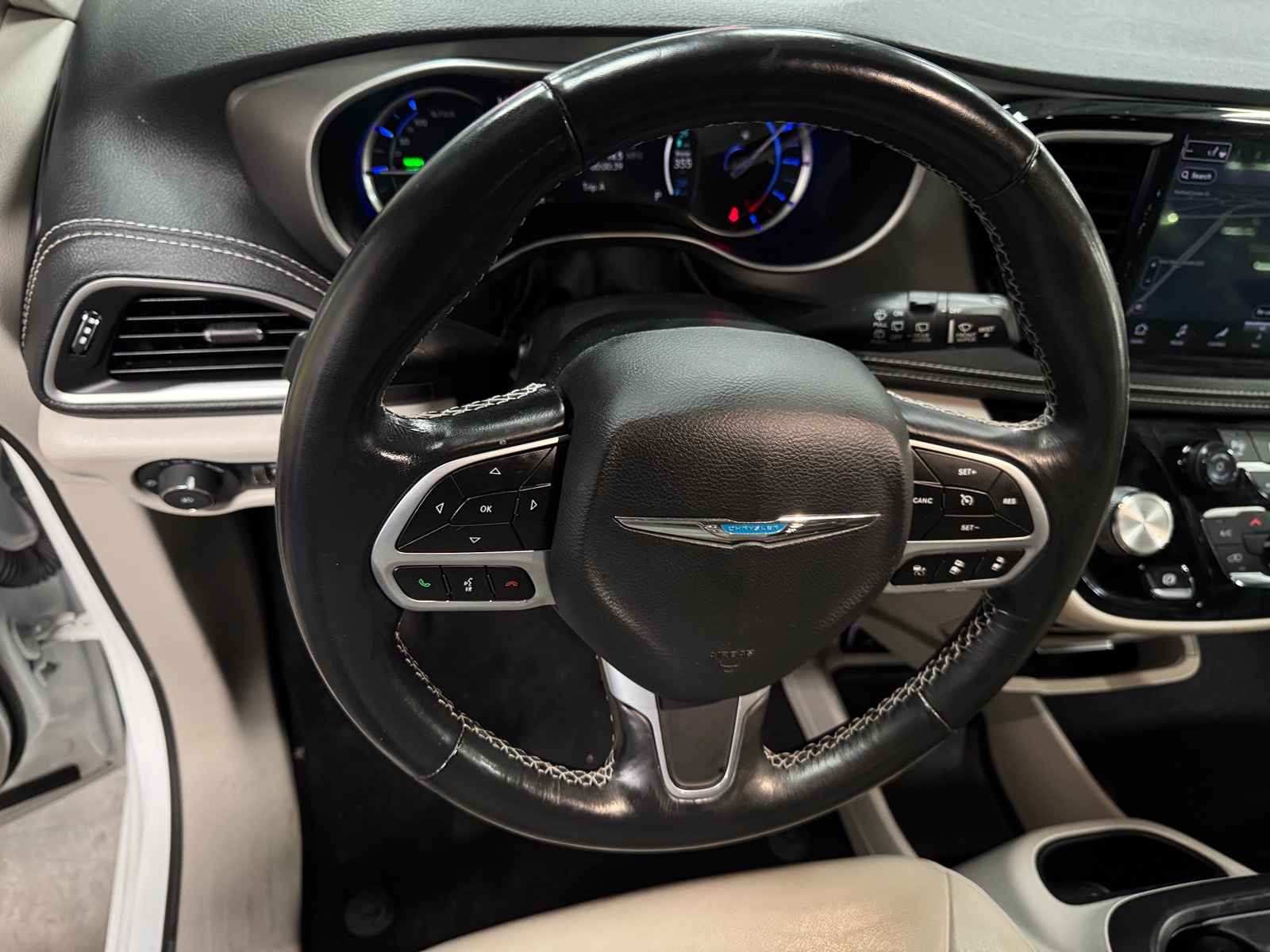 Thumbnail: 2021 Chrysler Pacifica - 4