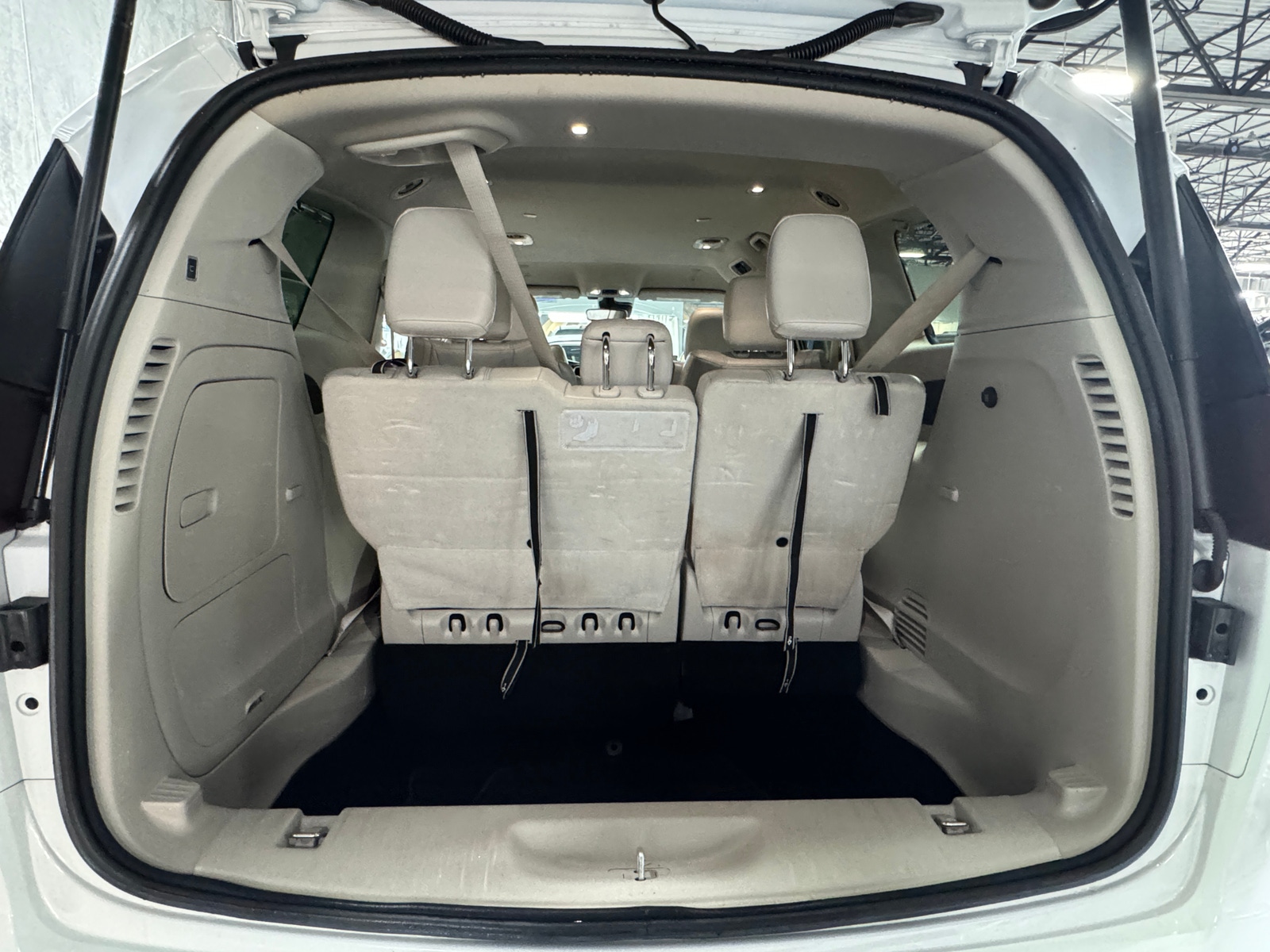 Thumbnail: 2021 Chrysler Pacifica - 6