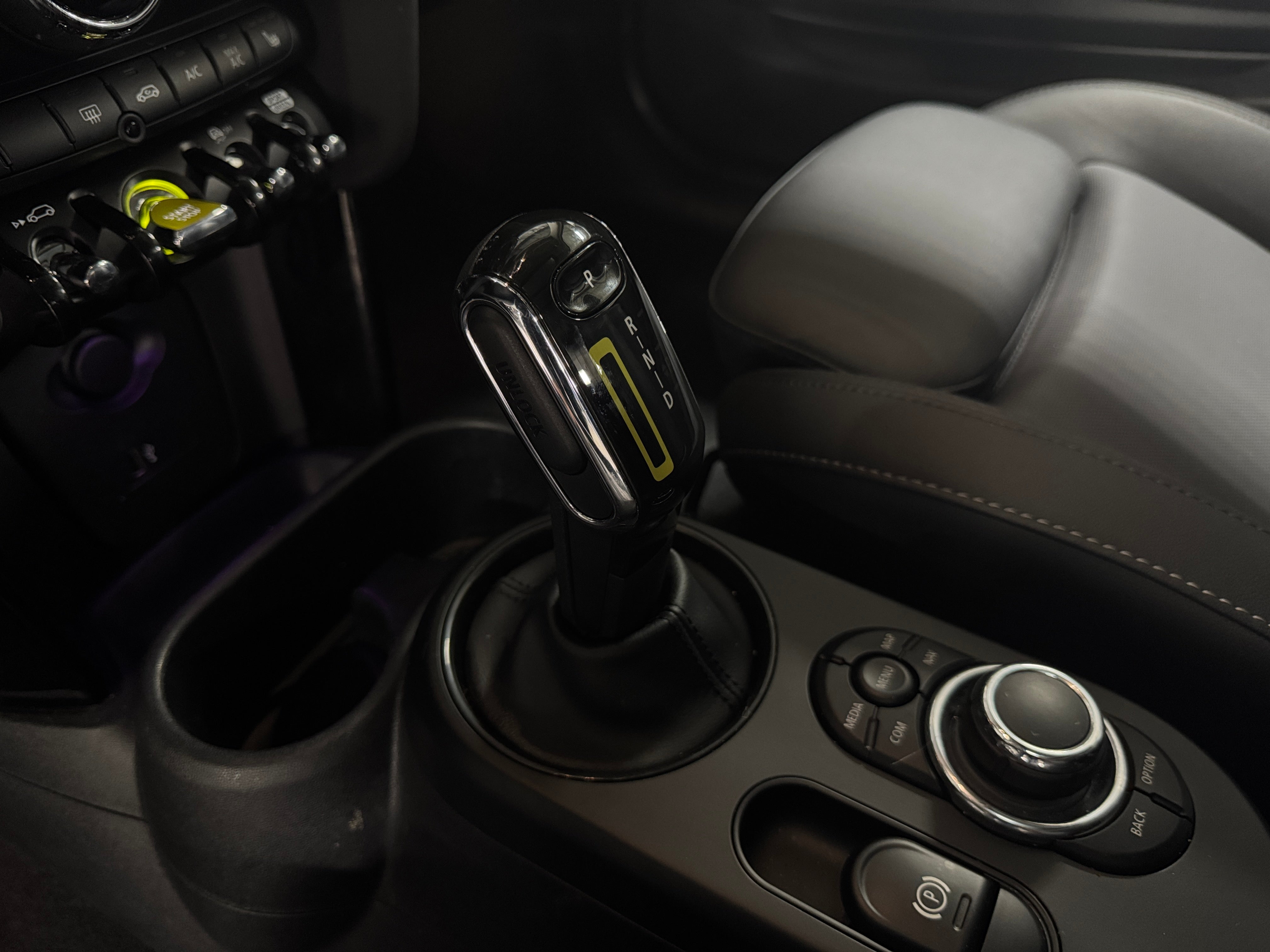 Used 2024 MINI Hardtop 2 Door SE with VIN WMW13DJ04R2V10660 for sale in Oak Creek, WI