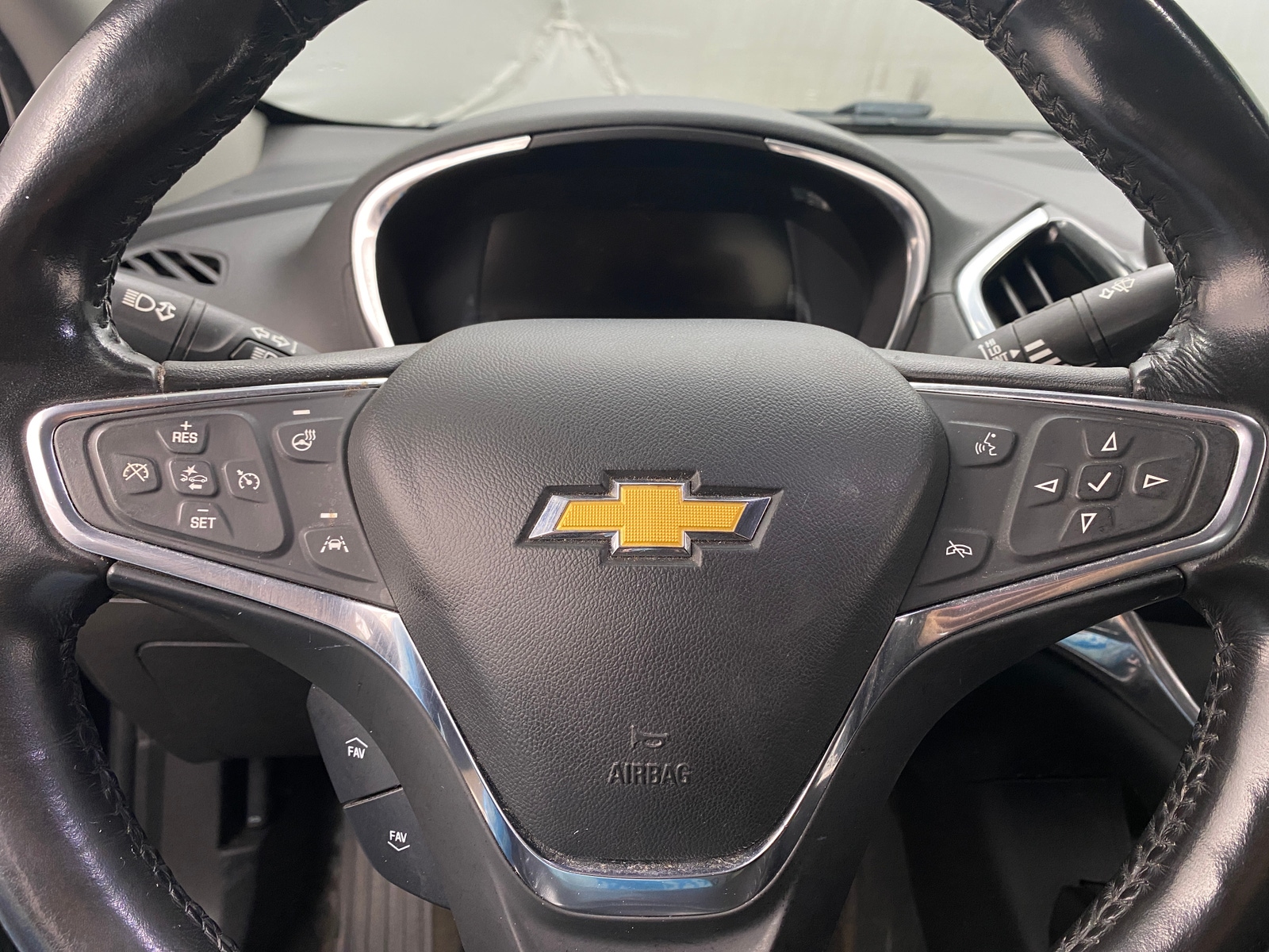 Thumbnail: 2018 Chevrolet Volt - 4