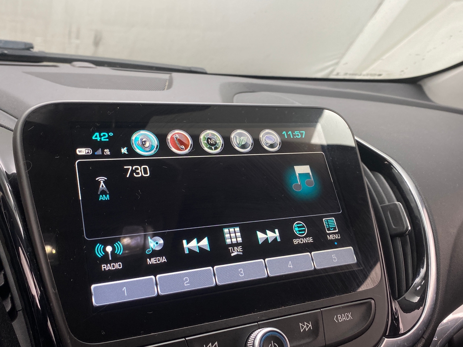 Thumbnail: 2018 Chevrolet Volt - 3