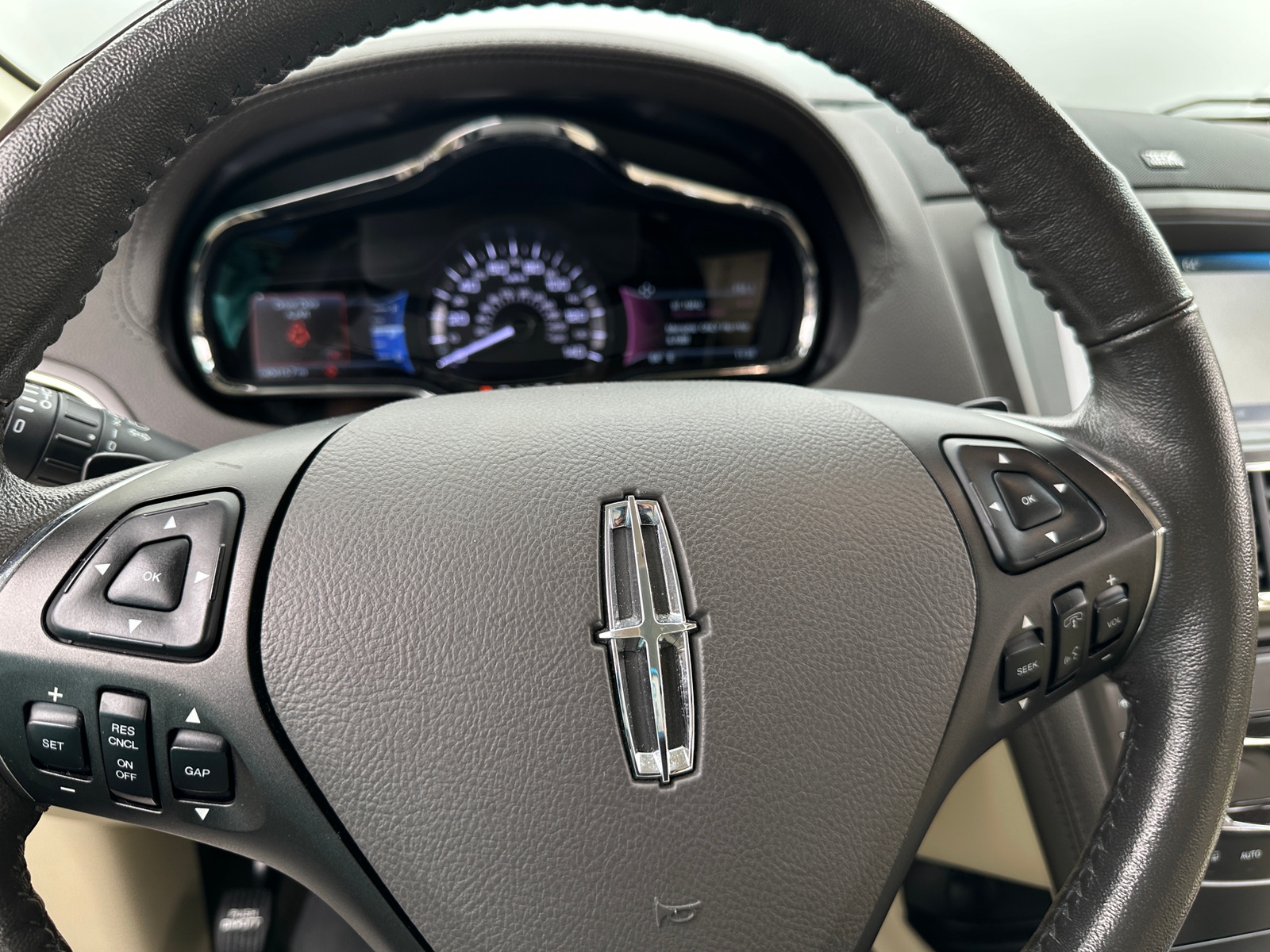 Thumbnail: 2019 Lincoln MKT - 4