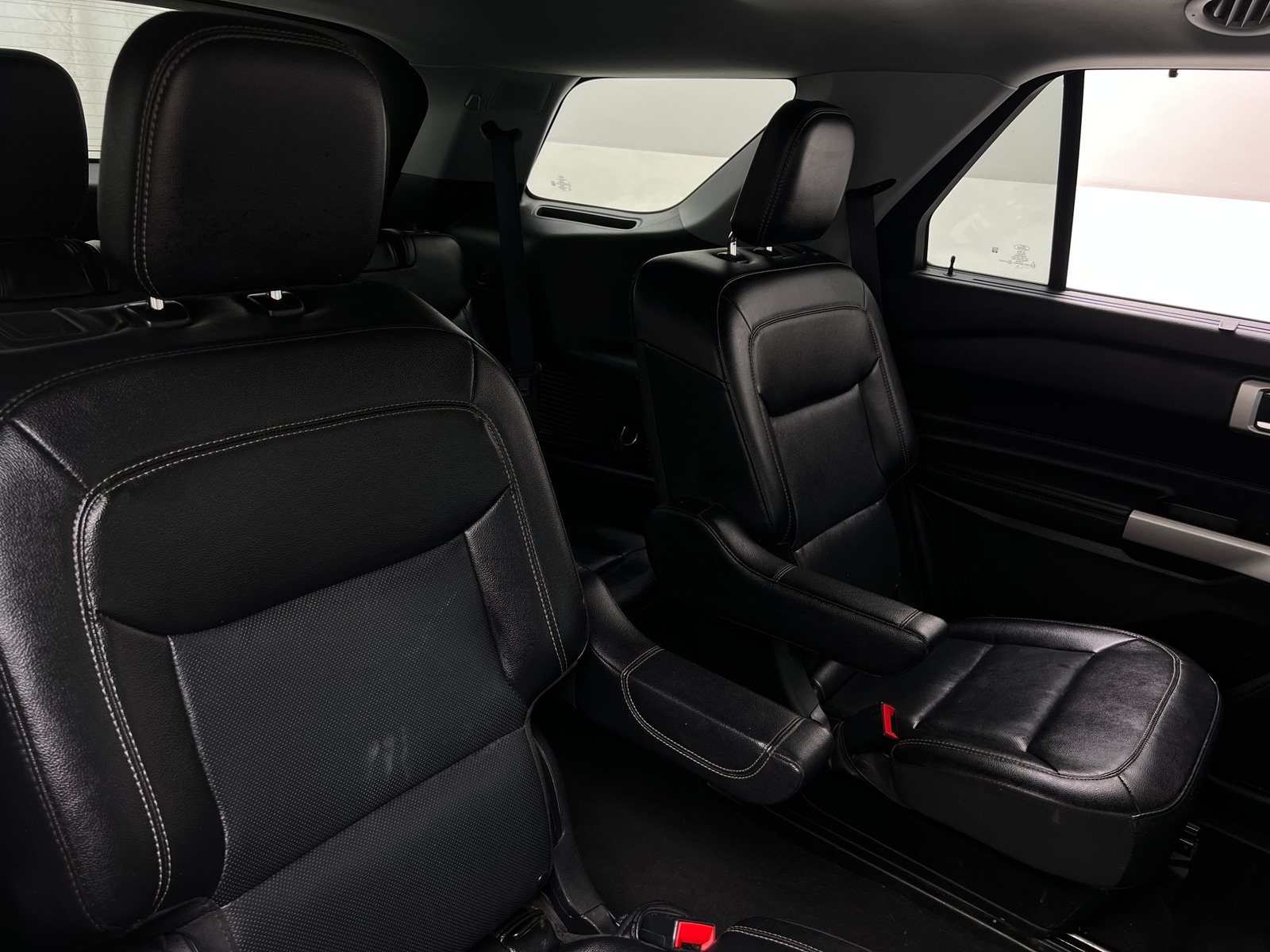 Thumbnail: 2022 Ford Explorer - 6