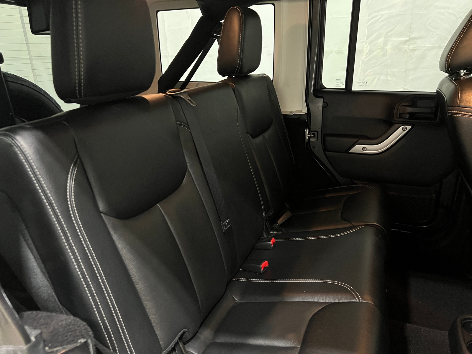 Thumbnail: 2016 Jeep Wrangler - 6