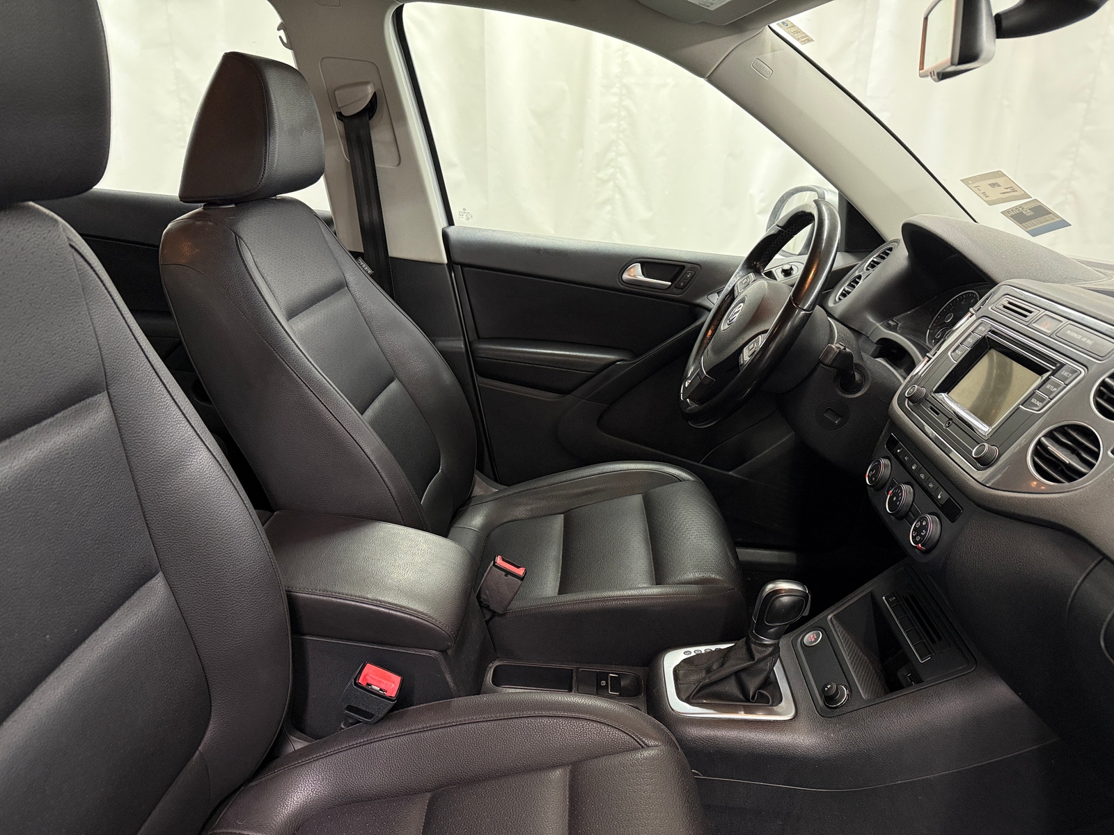 Thumbnail: 2016 Volkswagen Tiguan - 2