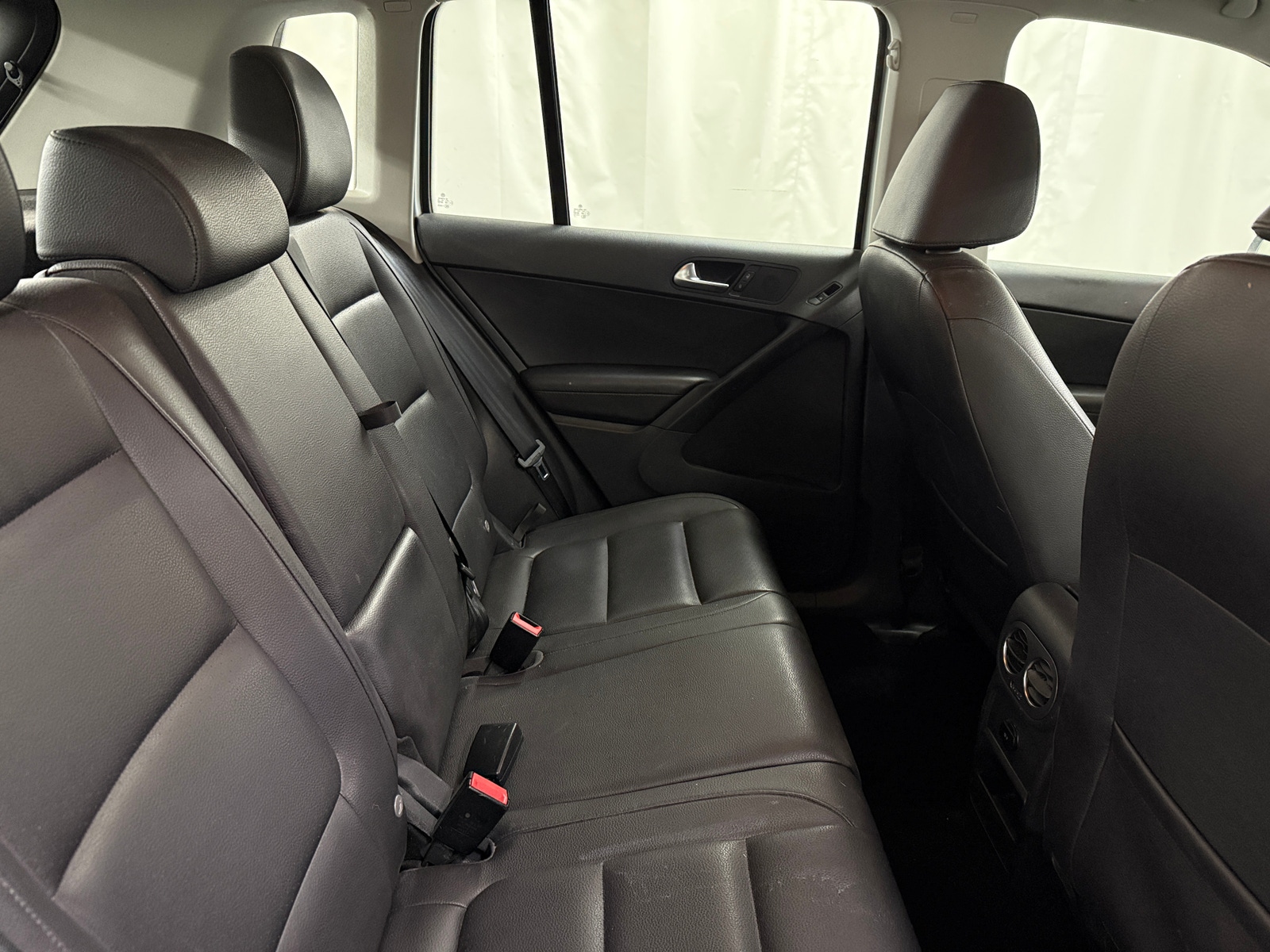 Thumbnail: 2016 Volkswagen Tiguan - 6